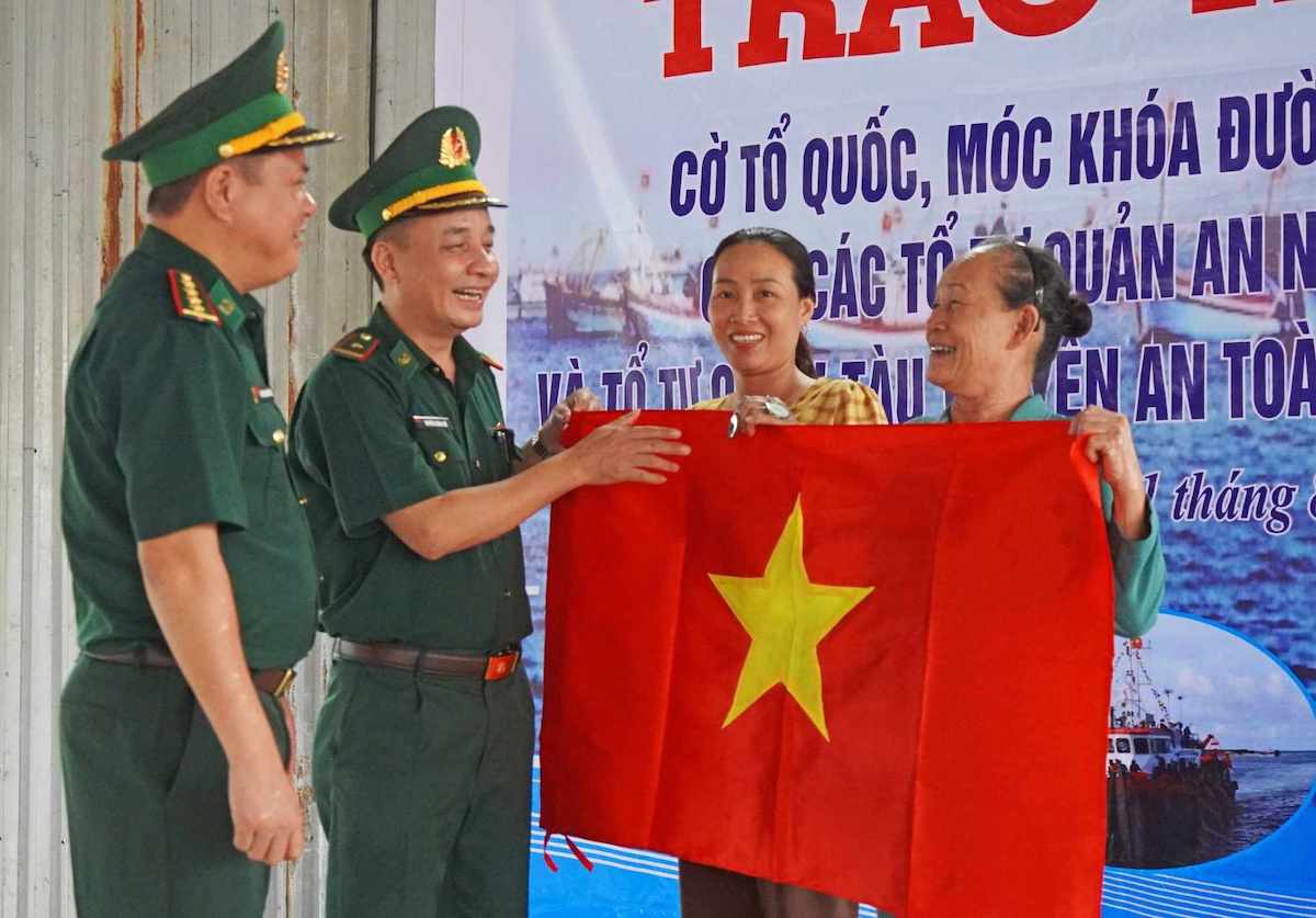 an tam vuon khoi cung co to quoc va moc khoa duong day nong 