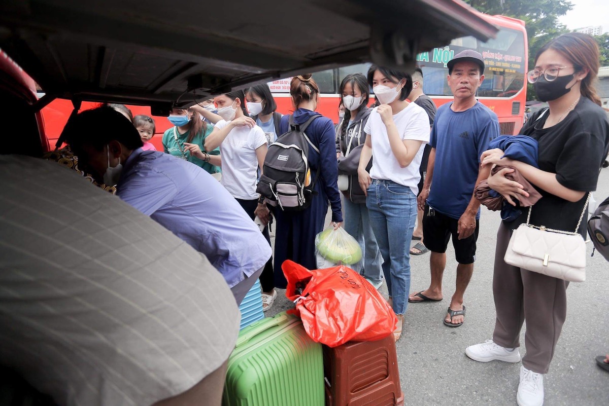 img0333nguoi dan un un keo ve thu do sau ky nghi le