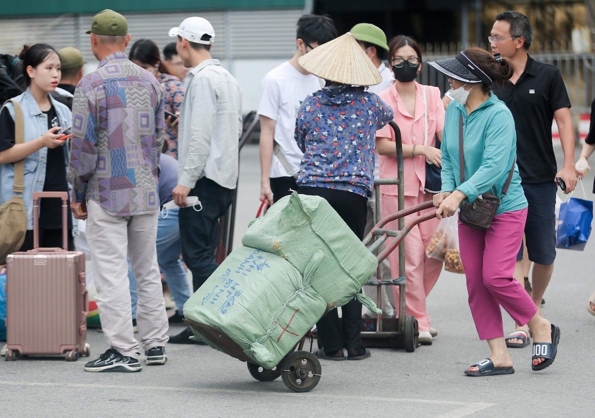 img0345nguoi dan un un keo ve thu do sau ky nghi le1