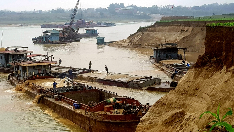 ha noi chi dao kiem tra thong tin phan anh ve tinh trang khai thac cat trai phep tren song hong