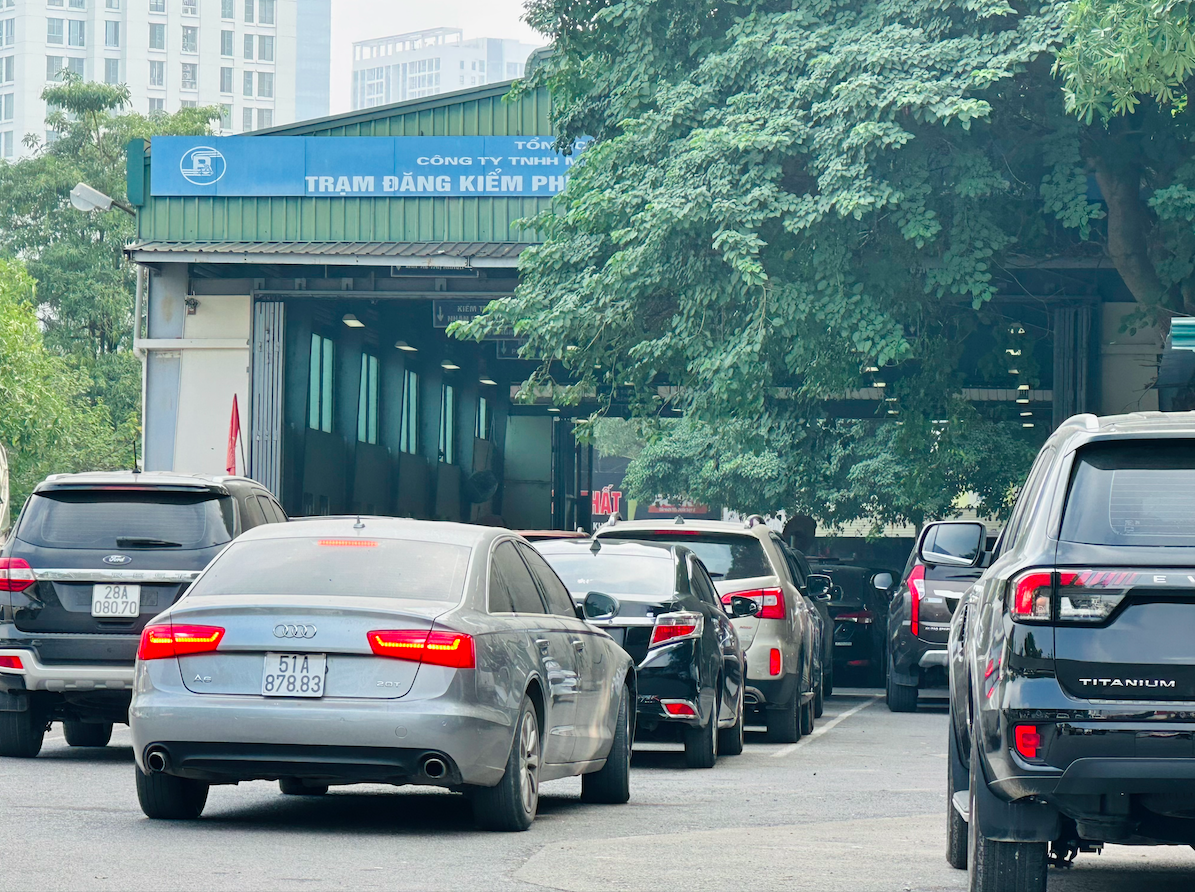 ha noi luong phuong tien den kiem dinh tang dot bien 1