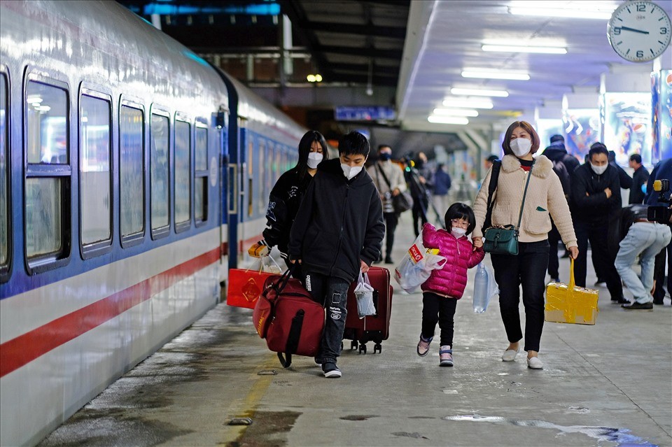 duong sat tiep tuc tang cuong chay tau noi them toa dip tet giap thin 2024