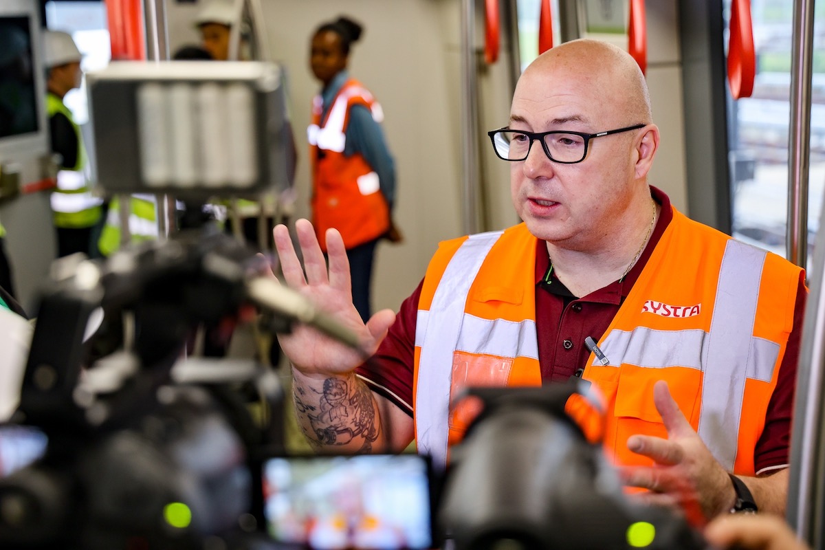 img3449gap rut dao tao nhan su phuc vu tuyen metro nhon ga ha noi