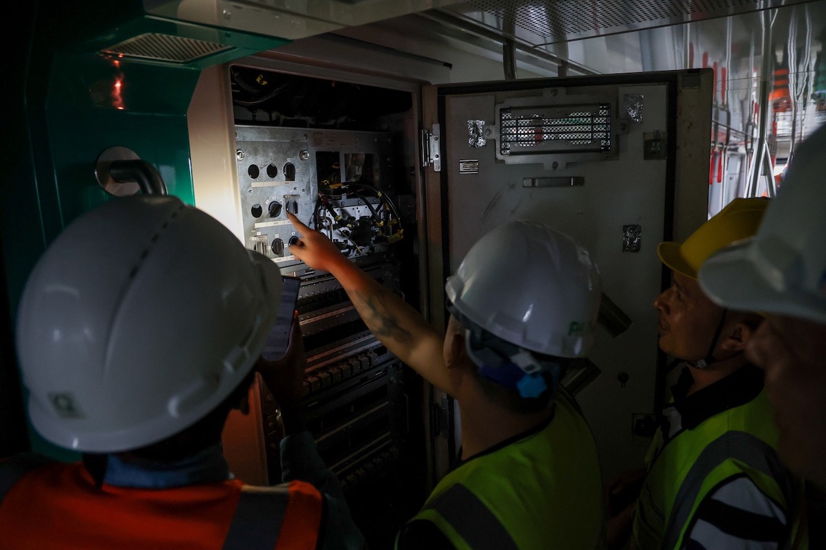 img3456gap rut dao tao nhan su phuc vu tuyen metro nhon ga ha noi