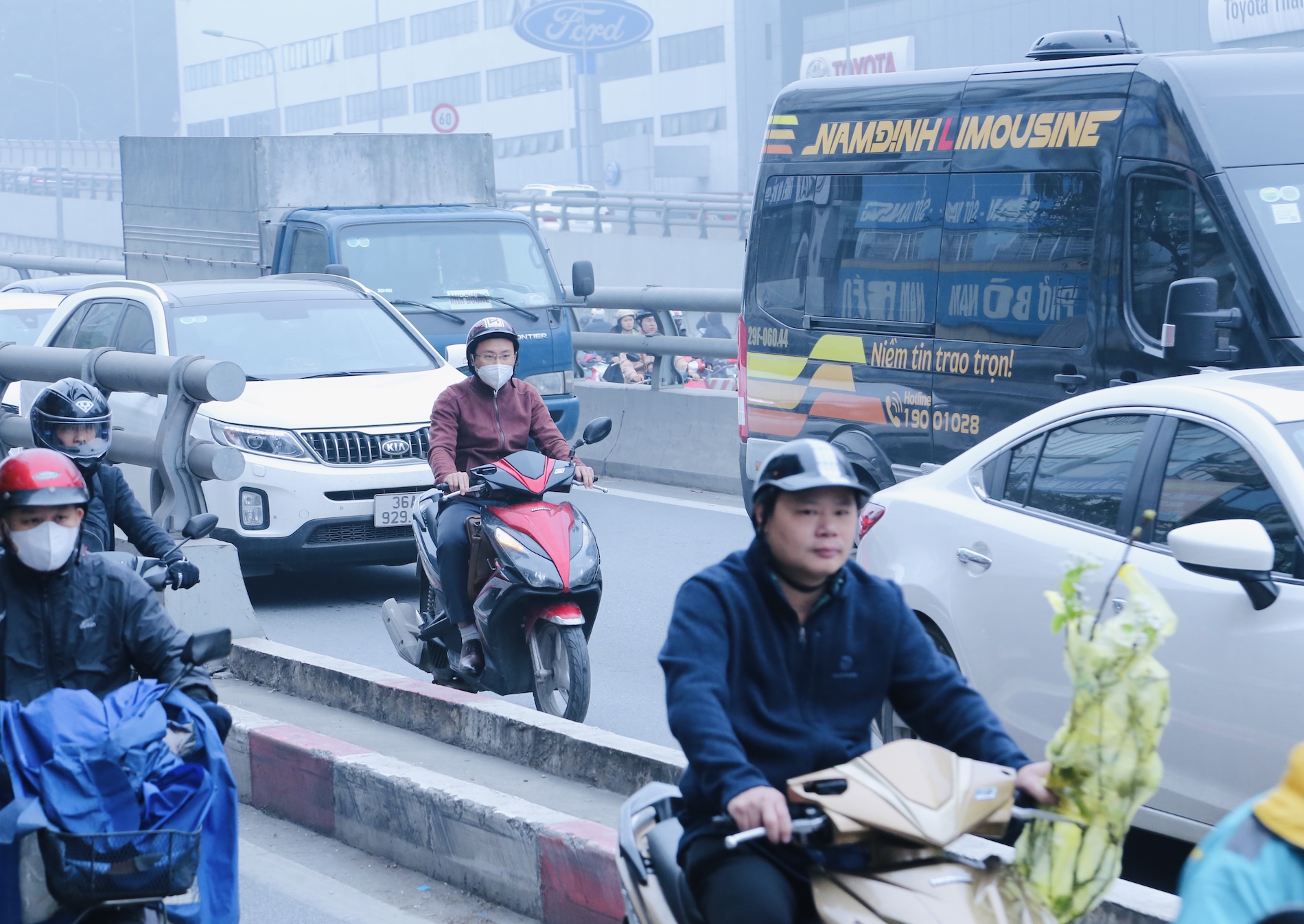 kien quyet xu ly xe may di len vanh dai 2 tren cao 3 kien quyet xu ly xe may di len vanh dai 2 tren cao 3