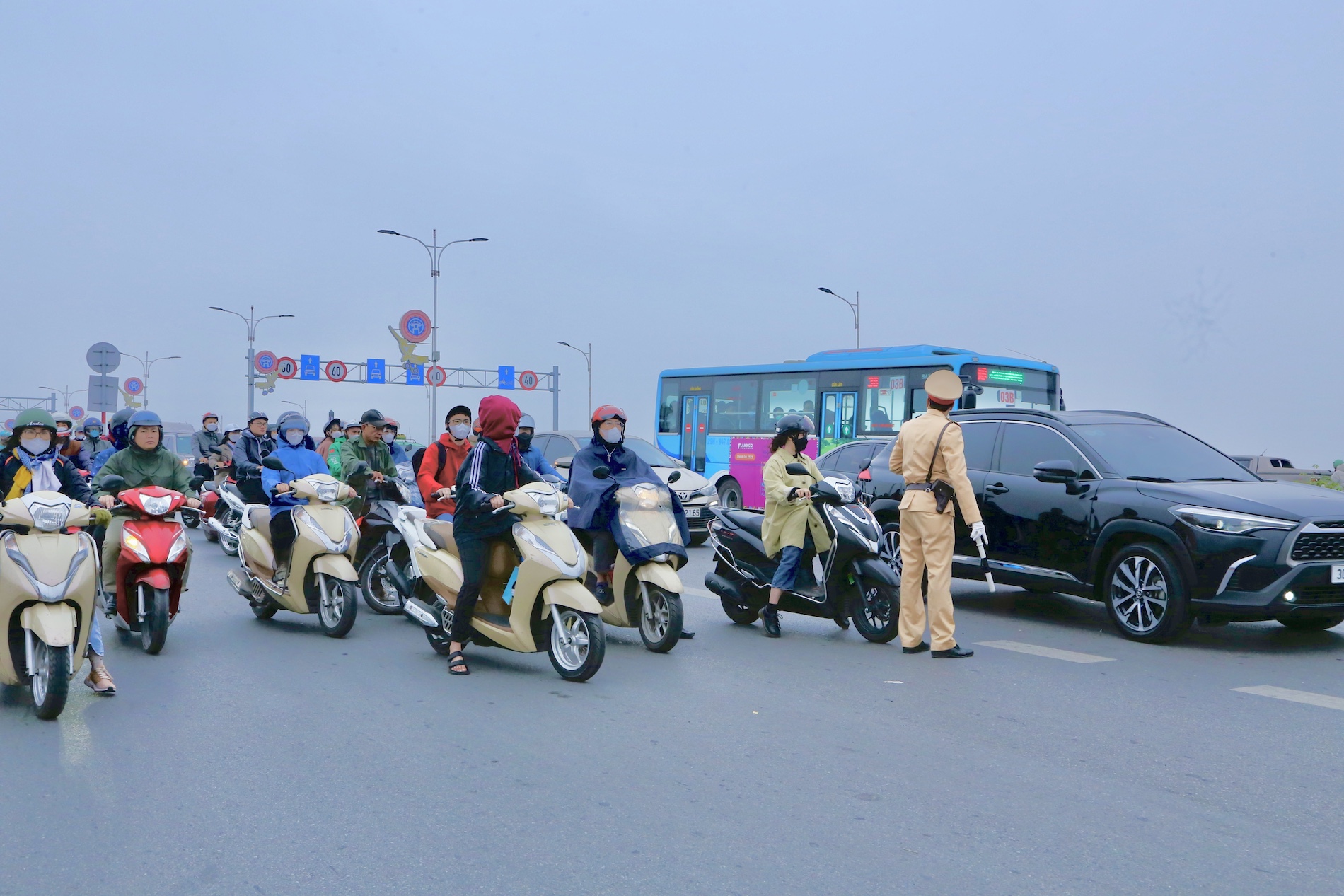 csgt tang cuong xu ly cac hanh vi vi pham tren cac cau dan vao noi do tp ha noi csgt tang cuong xu ly cac hanh vi vi pham tren cac cau dan vao noi do tp ha noi