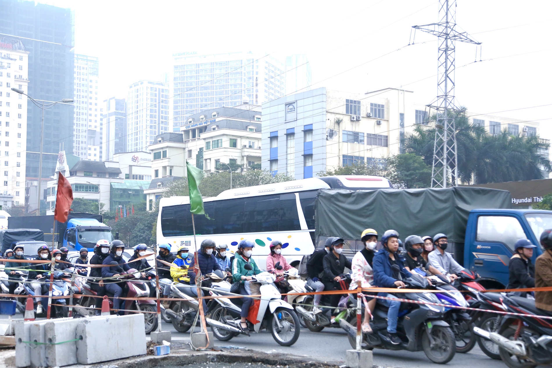 img3770bat luc nhin doan xe may rong ran di chuyen tren cau mai dich bat chap bien cam img3770bat luc nhin doan xe may rong ran di chuyen tren cau mai dich bat chap bien cam