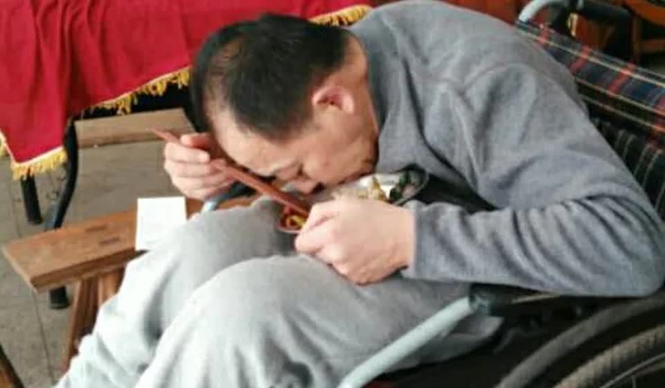 nguoi dan ong bi gap doi nguoi 4 nguoi dan ong bi gap doi nguoi 4