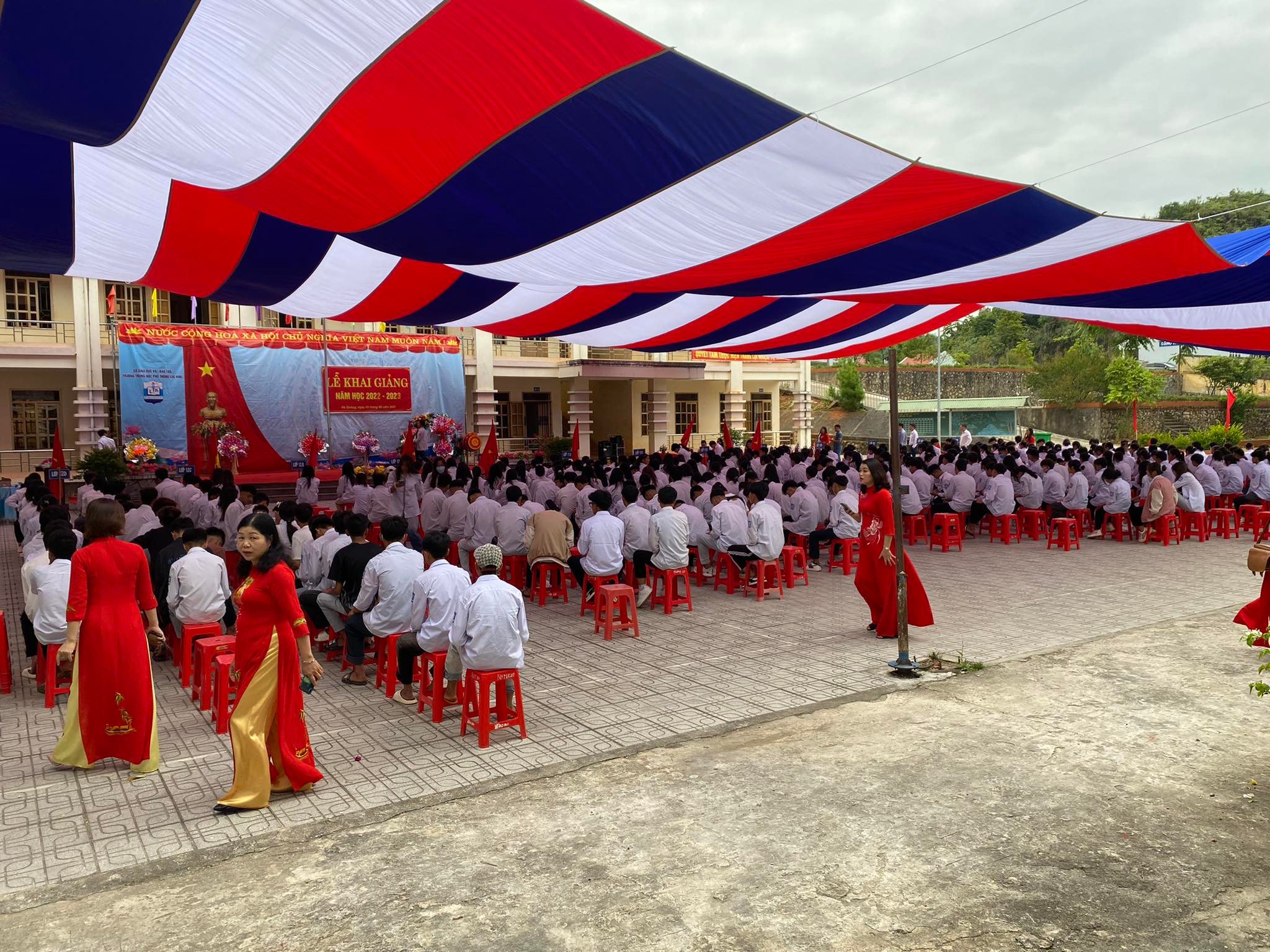 bo hoa gung xanh ngat trong ky uc co giao tre quyet gan bo day con chu o vung cao bo hoa gung xanh ngat trong ky uc co giao tre quyet gan bo day con chu o vung cao