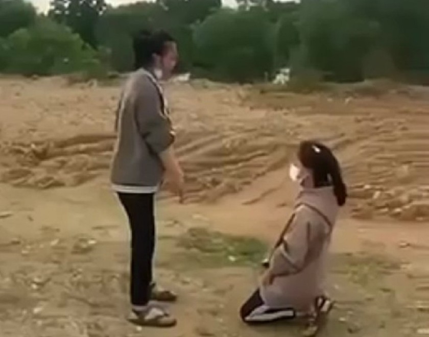 xon xao clip nu sinh o quang binh bi ban bat quy bo qua hai chan phong gd dt huyen len tieng xon xao clip nu sinh o quang binh bi ban bat quy bo qua hai chan phong gd dt huyen len tieng