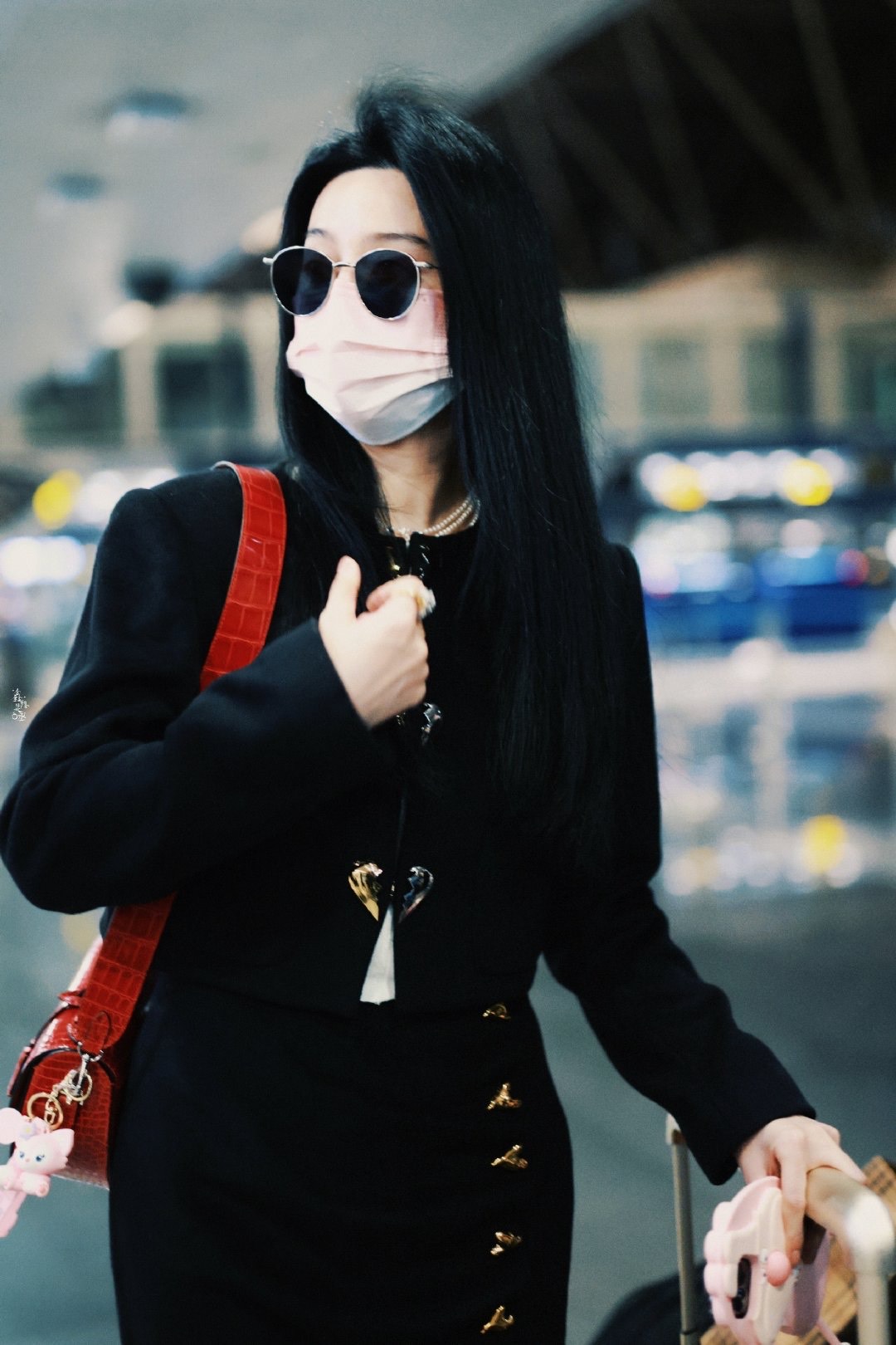 pham bang bang xuat hien o san bay voi visual va than thai dinh cao fan chi biet luu anh moi tay 1 pham bang bang xuat hien o san bay voi visual va than thai dinh cao fan chi biet luu anh moi tay 1