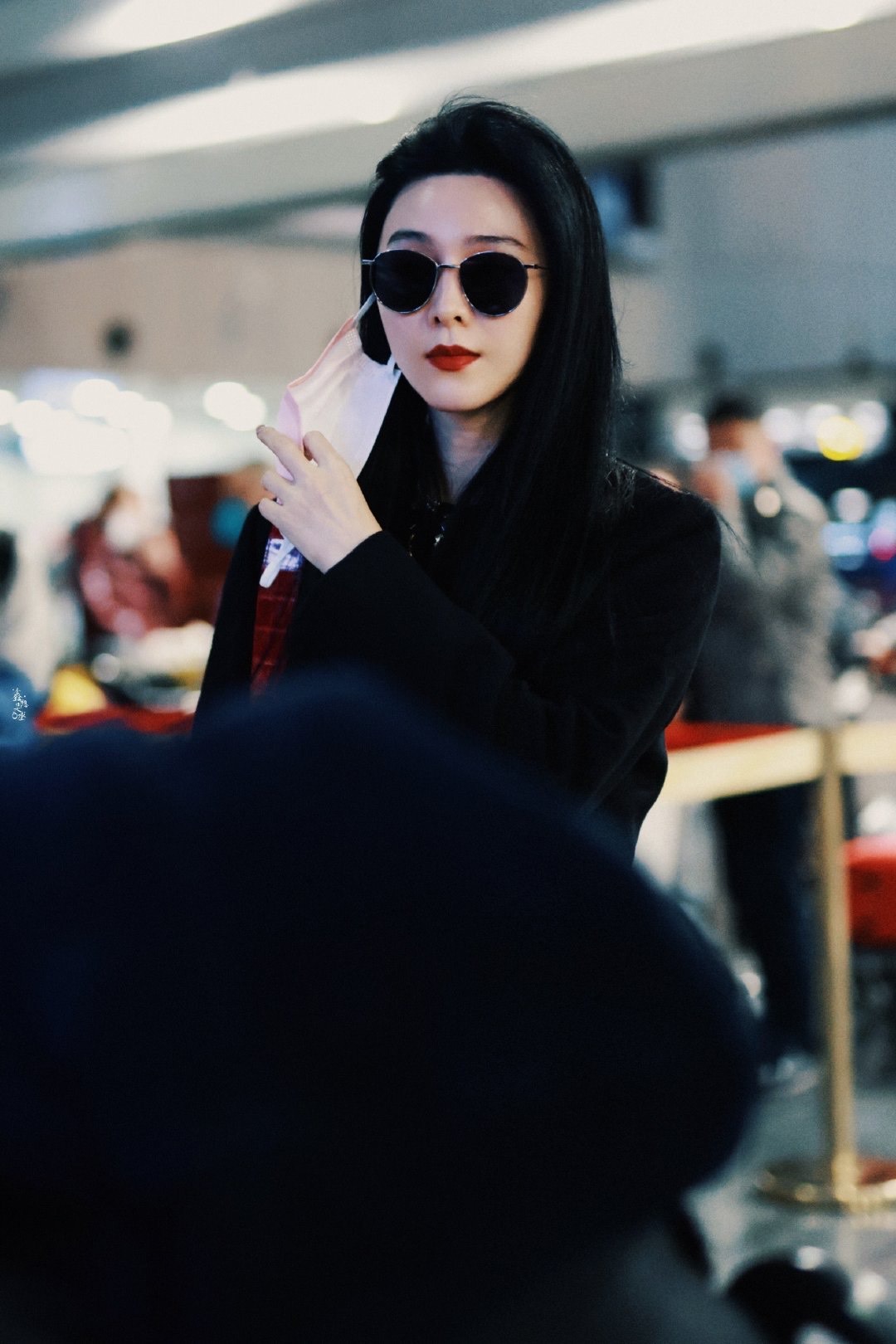 pham bang bang xuat hien o san bay voi visual va than thai dinh cao fan chi biet luu anh moi tay 2 pham bang bang xuat hien o san bay voi visual va than thai dinh cao fan chi biet luu anh moi tay 2