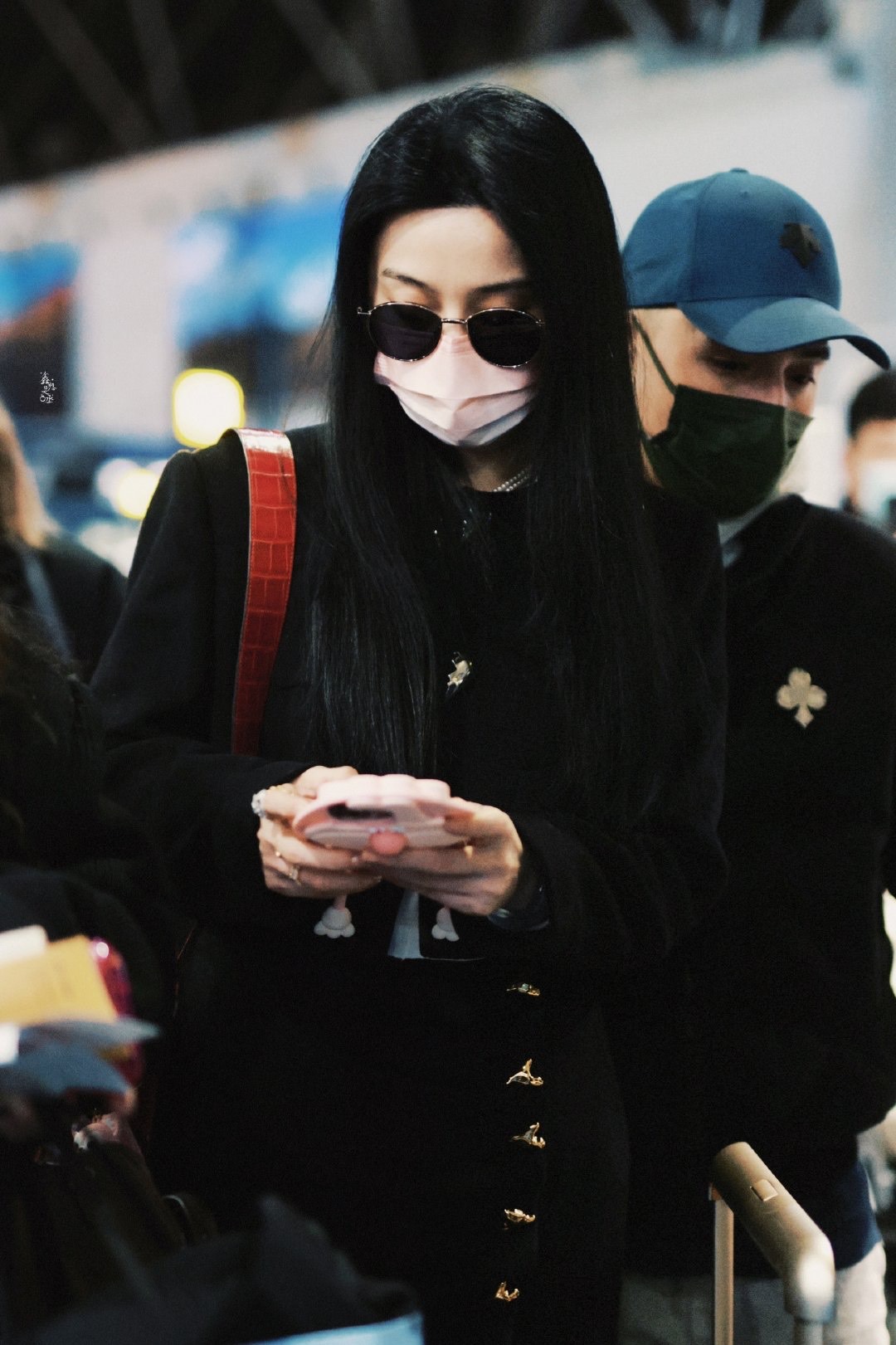 pham bang bang xuat hien o san bay voi visual va than thai dinh cao fan chi biet luu anh moi tay 4 pham bang bang xuat hien o san bay voi visual va than thai dinh cao fan chi biet luu anh moi tay 4