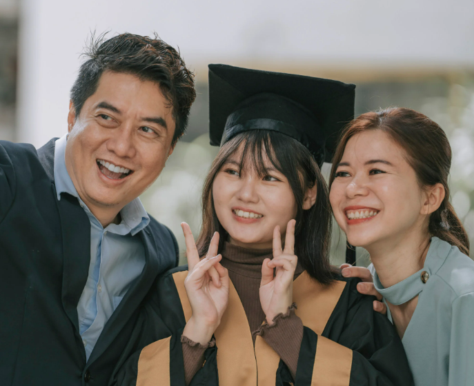 phu huynh cung thi cao hoc de khich le con gai bo me do con truot 2