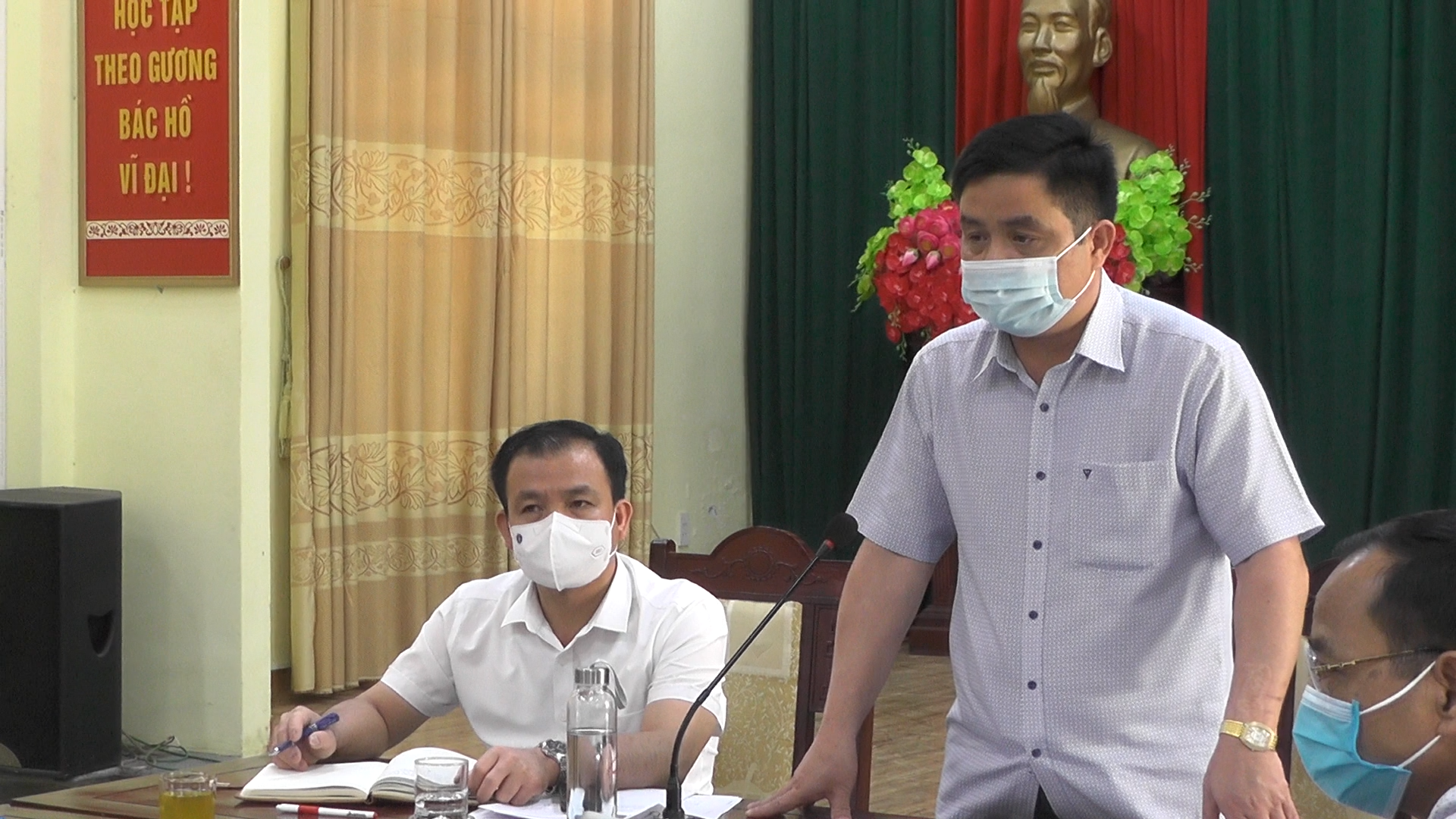 dong chi quach van ngoan chu tich huyen chi dao cong tac phong chong dich covid 19 tren toan huyen