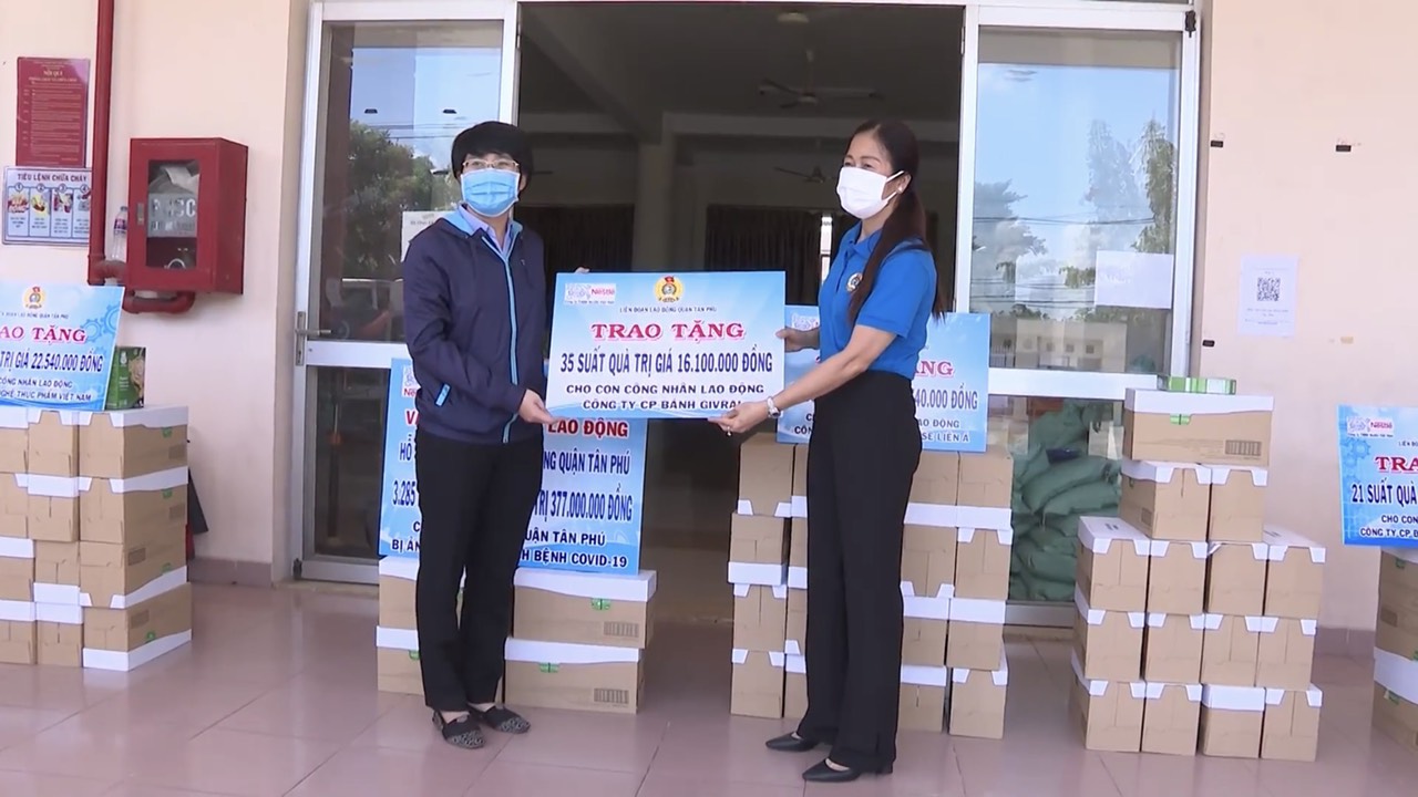 nestle viet nam phoi hop voi lien doan lao dong tp hcm trao qua cho cong nhan bi kho khan do dich covid 19 nestle viet nam phoi hop voi lien doan lao dong tp hcm trao qua cho cong nhan bi kho khan do dich covid 19