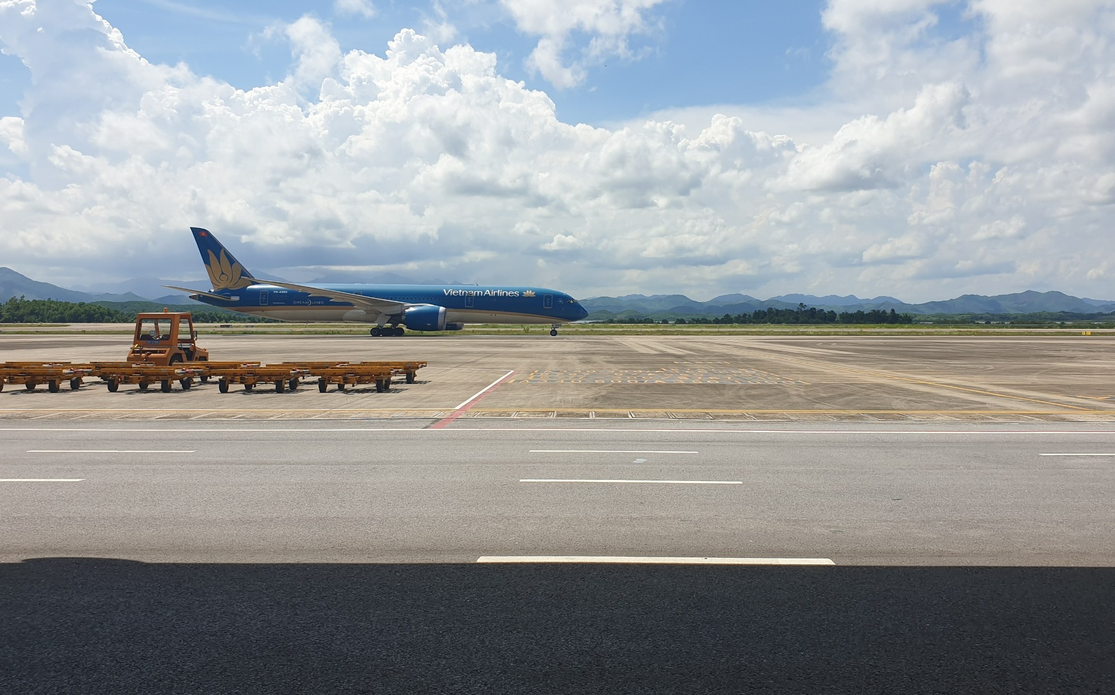 chuyen bay vn 5311 ha canh luc 13h30 ngay 4 9 tai cang hang khong quoc te van don 2 chuyen bay vn 5311 ha canh luc 13h30 ngay 4 9 tai cang hang khong quoc te van don 2