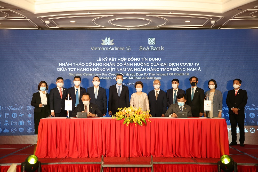 anh 5 dai dien vietnam airlines va seabank ky ket ky ket hop dong tin du