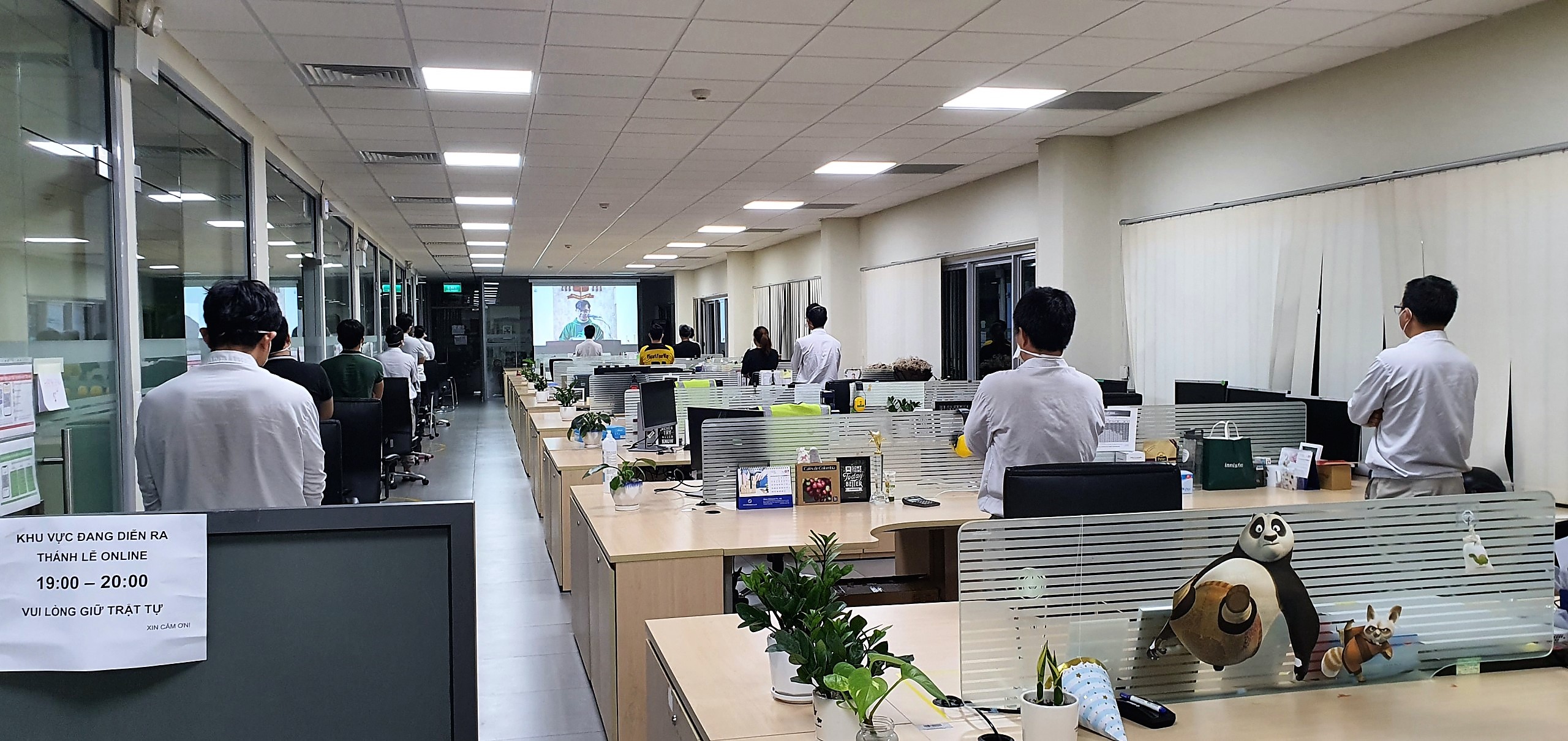cac hoat dong gan ket noi bo bao gom to chuc thanh le truc tuyen tai nha may duoc to chuc phu hop voi thuc te o tung dia diem jpg cac hoat dong gan ket noi bo bao gom to chuc thanh le truc tuyen tai nha may duoc to chuc phu hop voi thuc te o tung dia diem jpg