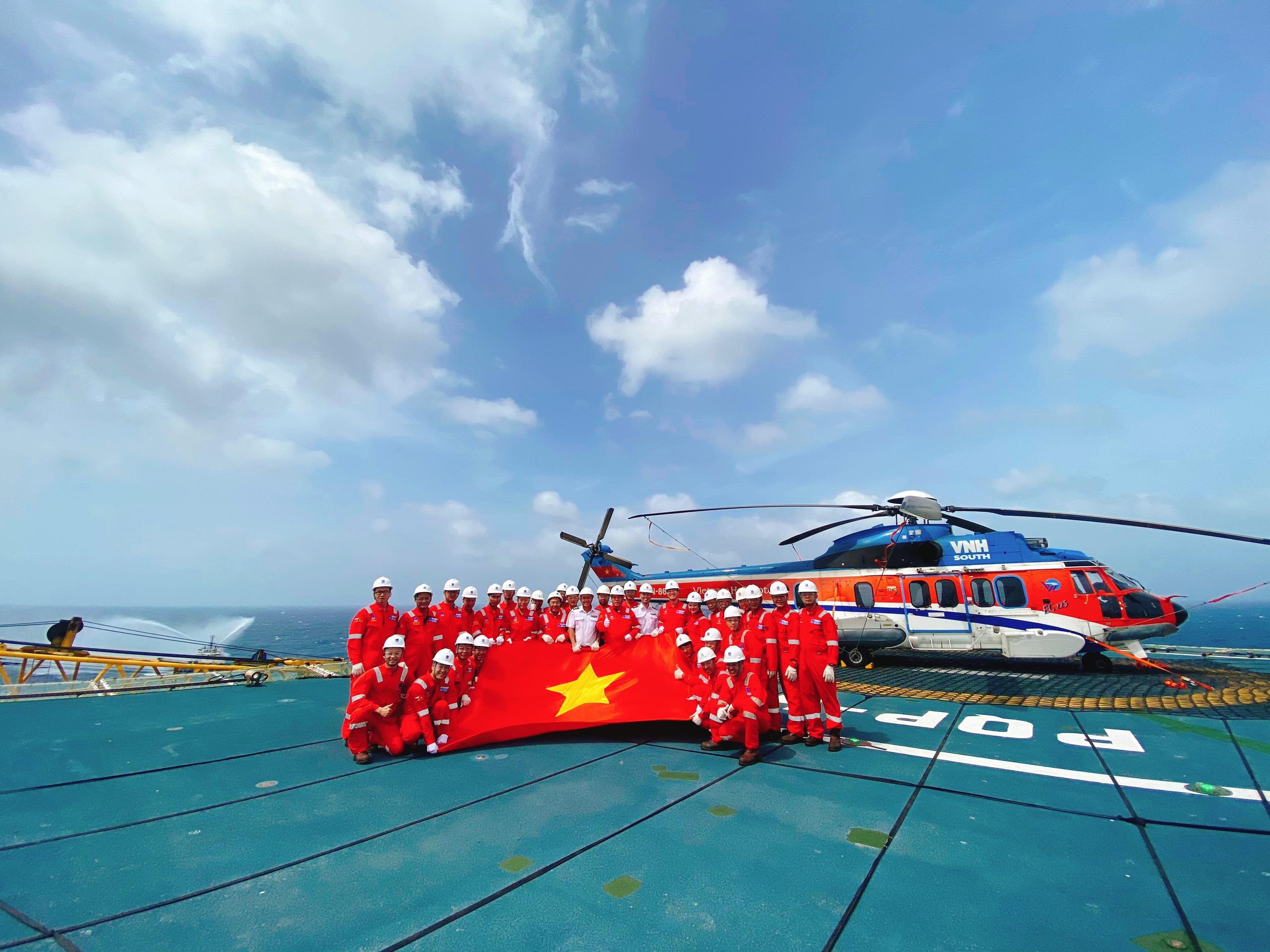 nguoi lao dong dau khi tren cong trinh bien nguoi lao dong dau khi tren cong trinh bien