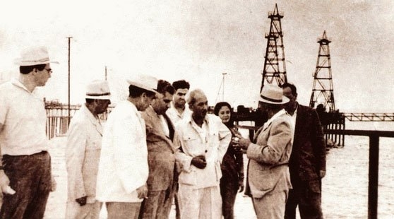 bac ho tham khu cong nghiep dau khi bacu lien xo cu nam 1959 bac ho tham khu cong nghiep dau khi bacu lien xo cu nam 1959