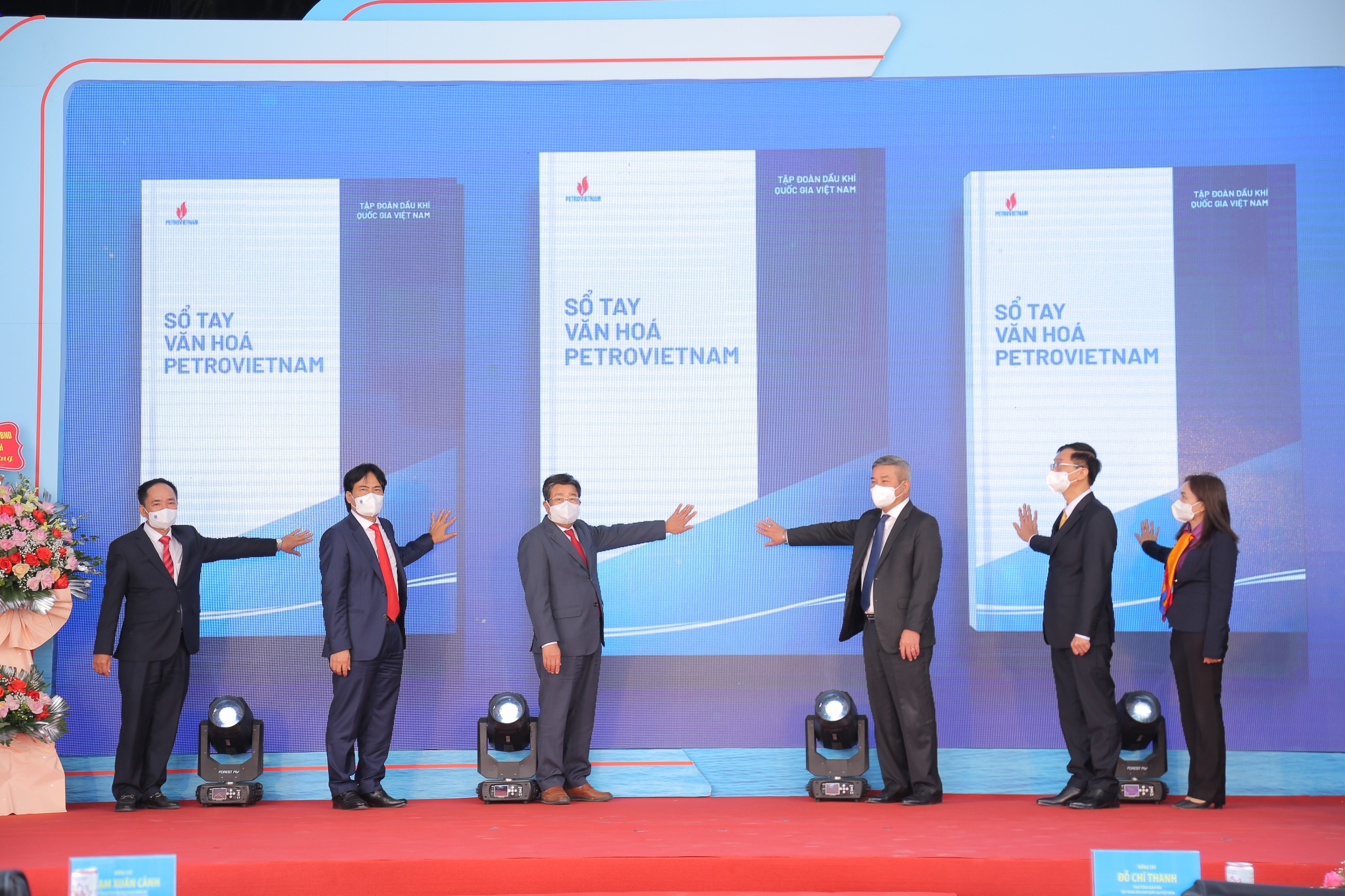 9 ra mat so tay van hoa petrovietnam