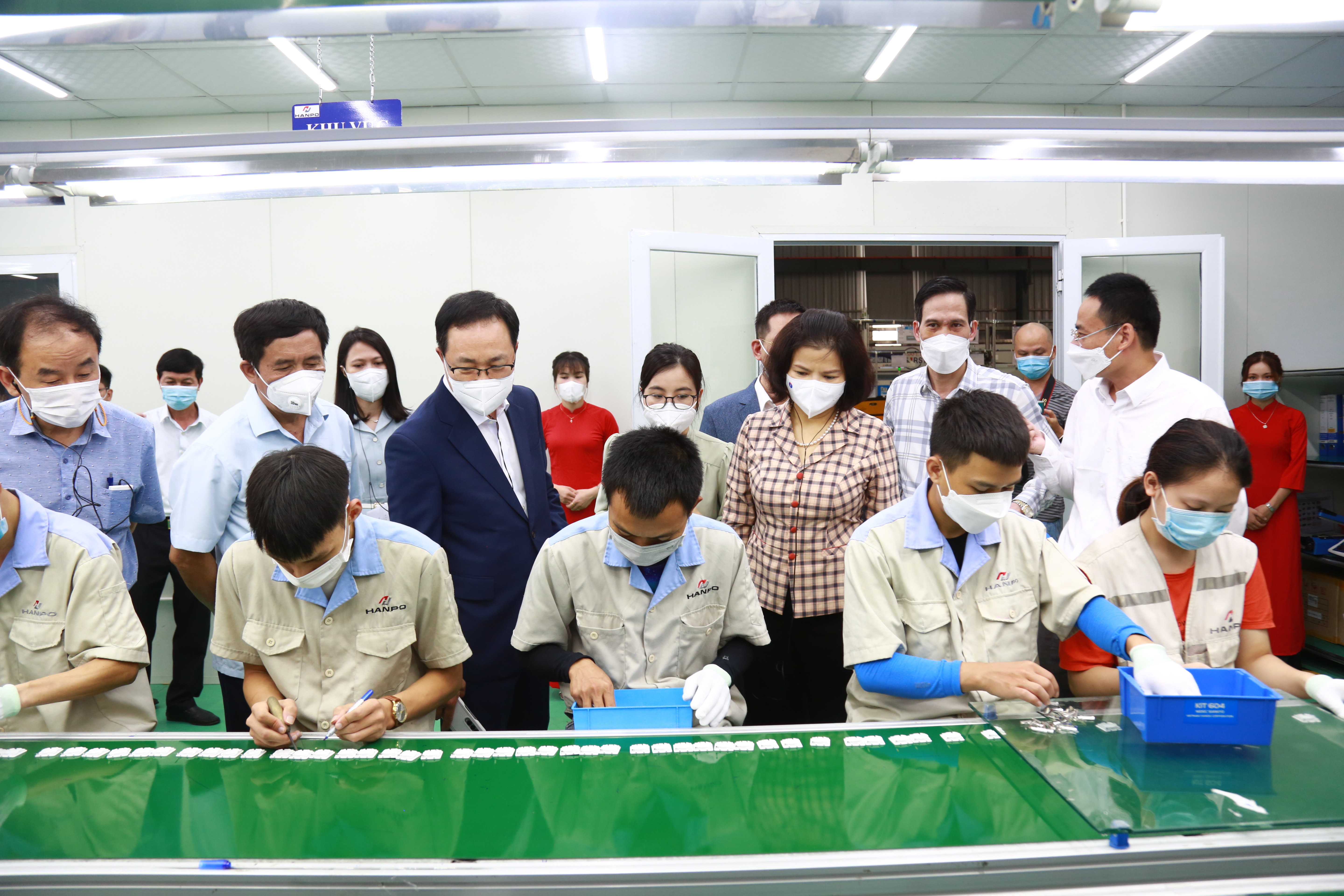 lanh dao bo cong thuong tinh bn va samsung tham va danh gia ket qua cai tien tai doanh nghiep
