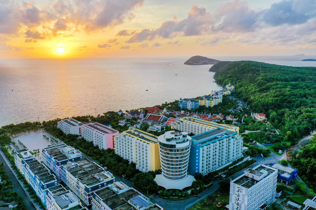 khu nghi duong premier residences phu quoc emerald bay voi thiet ke thung nuoc mam dac sac nam trong to hop bai kem khu nghi duong premier residences phu quoc emerald bay voi thiet ke thung nuoc mam dac sac nam trong to hop bai kem
