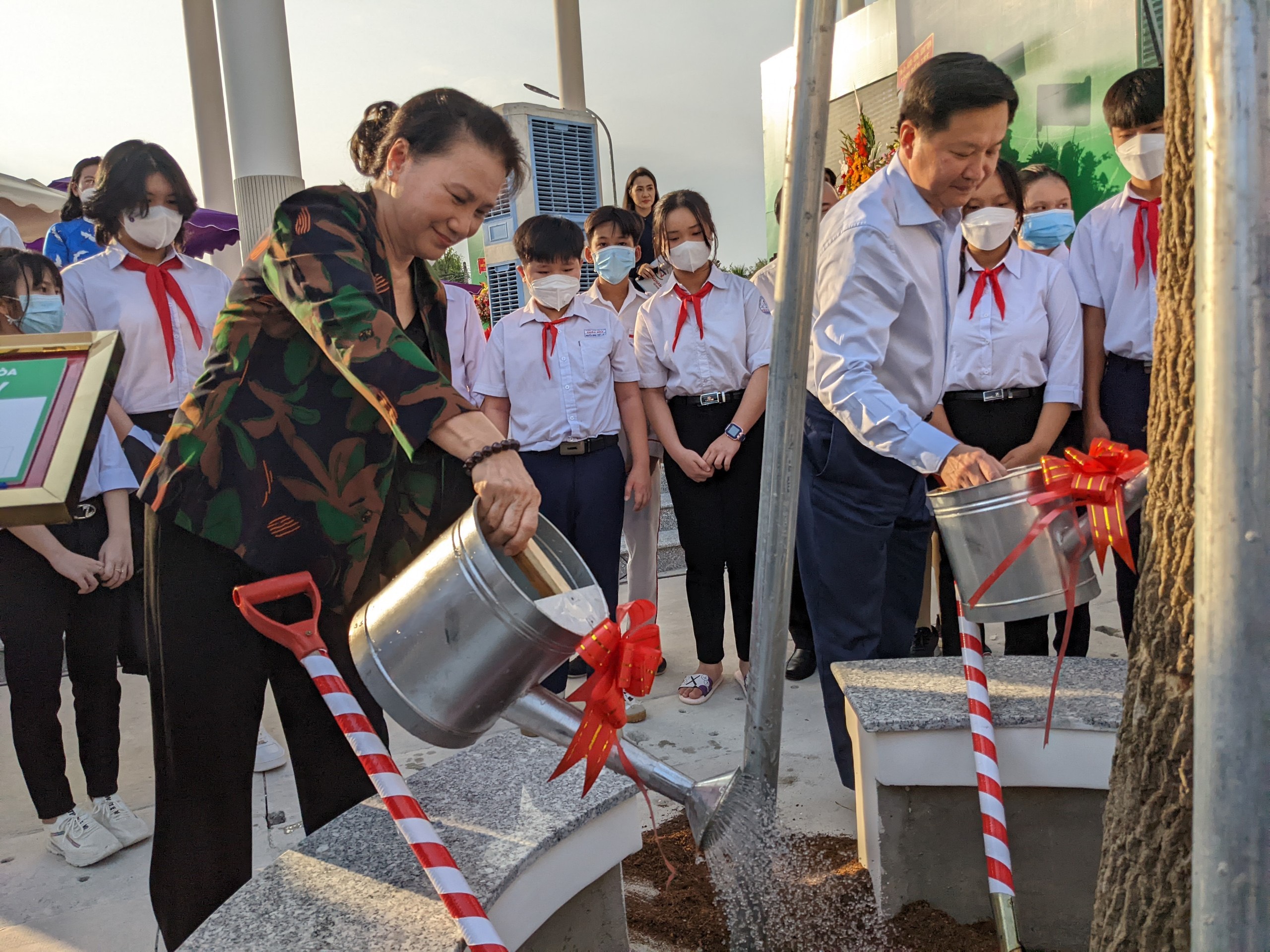 anh 2ben tretrung nam anh 2ben tretrung nam