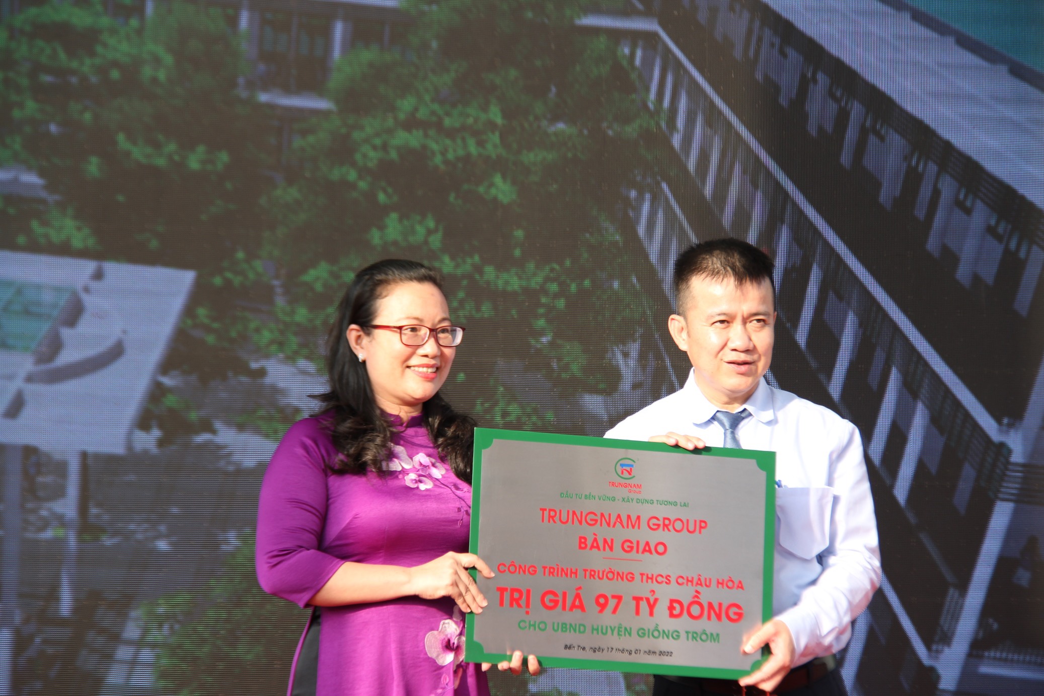 anh 3ben tretrung nam anh 3ben tretrung nam