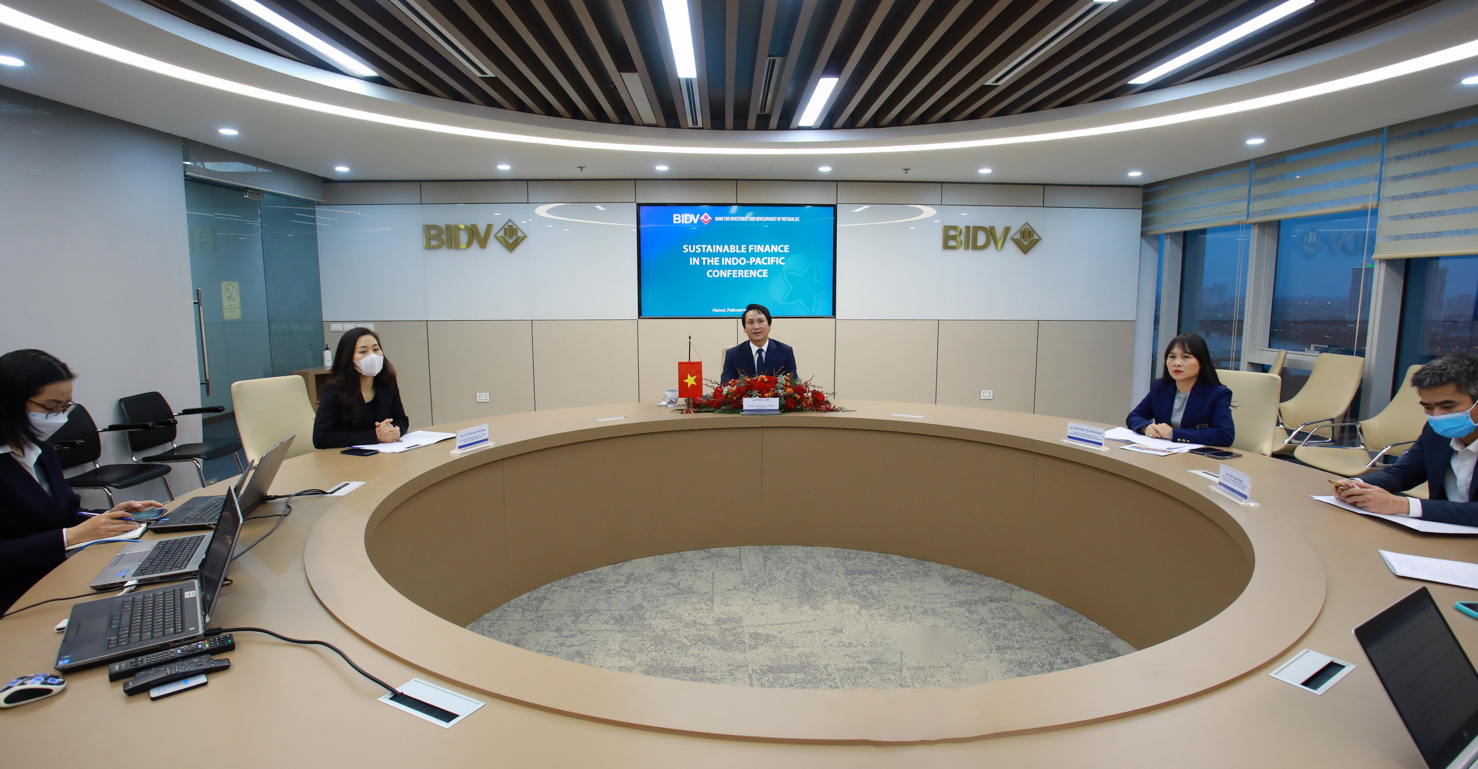 dai dien cac don vi bidv tham du dien dan sufip