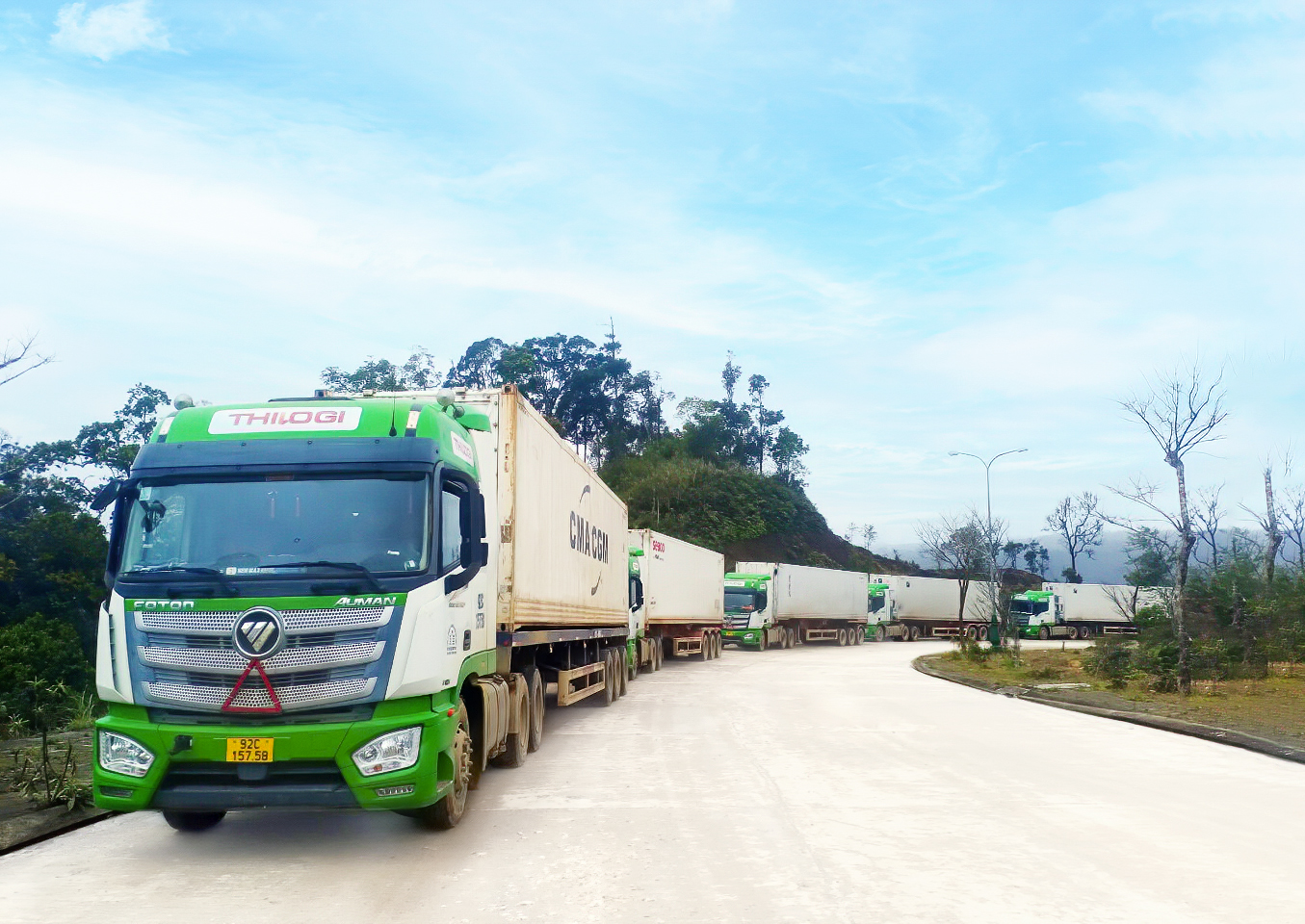 2 xe thilogi van chuyen trai cay tu attapeu lao ve tap ket cho thong quan tai cua khau quoc te dak taook nam giang 2 xe thilogi van chuyen trai cay tu attapeu lao ve tap ket cho thong quan tai cua khau quoc te dak taook nam giang
