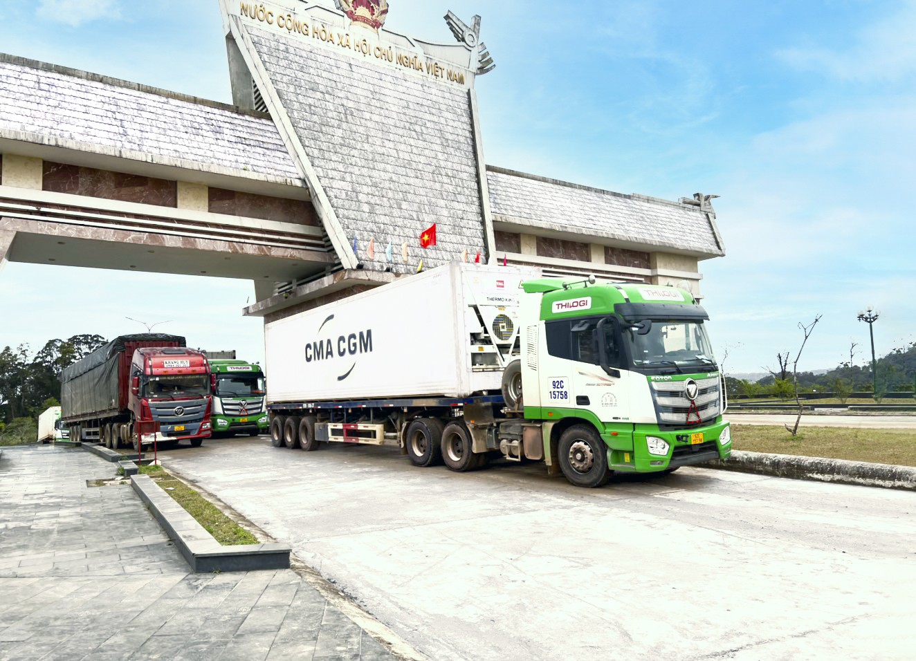3 xe cua thilogi van chuyen hang hoa qua cua khau quoc te nam giang 1 3 xe cua thilogi van chuyen hang hoa qua cua khau quoc te nam giang 1