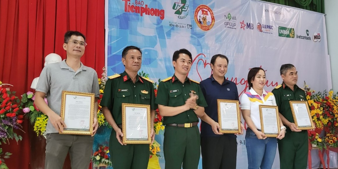 6dai dien novagroup va cac don vi dong hanh nhan thu cam on cua ban to chuc