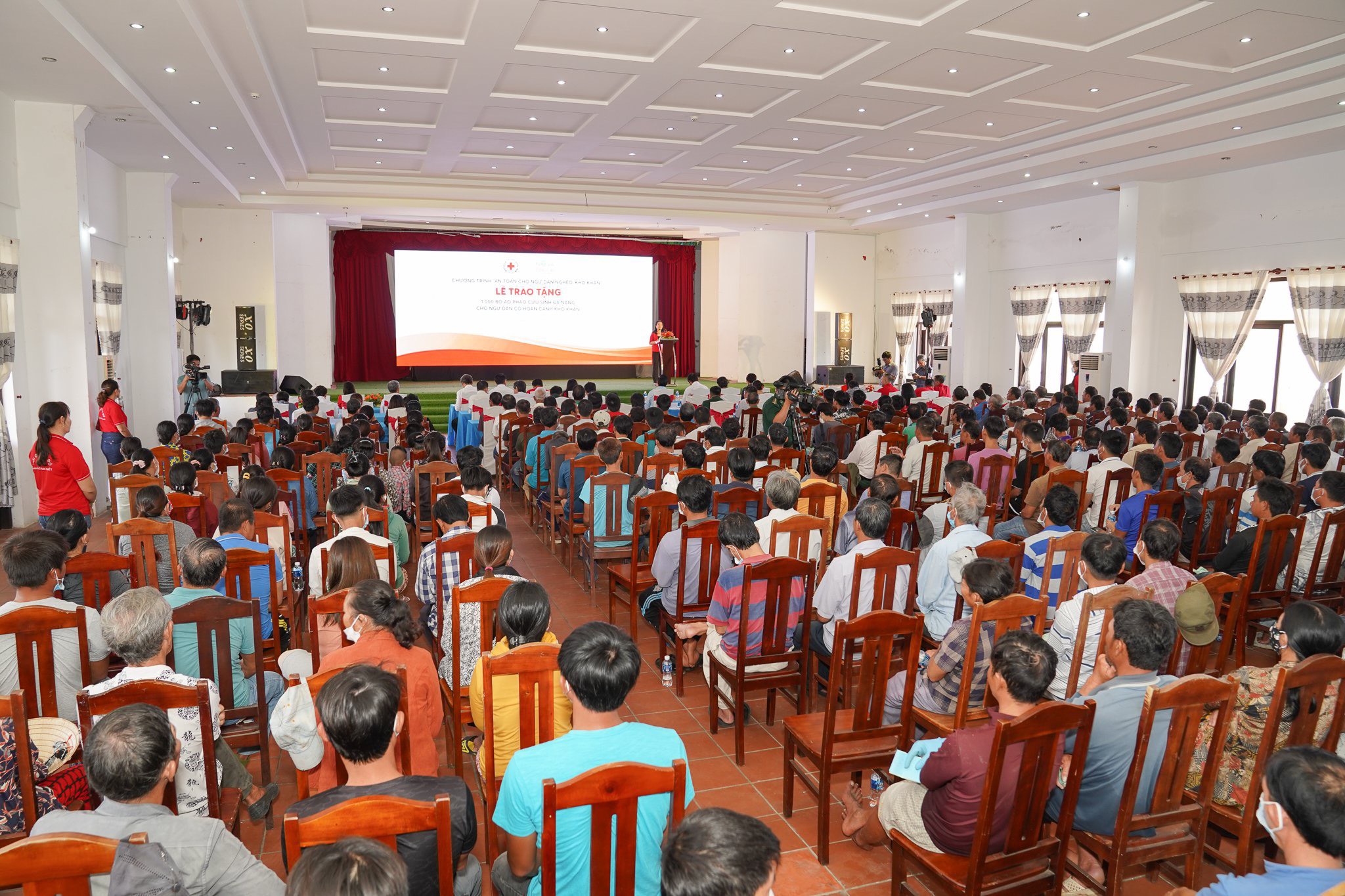 5 hon 300 ngu dan tham du chuong trinh an toan cho ngu dan ngheo kho khan