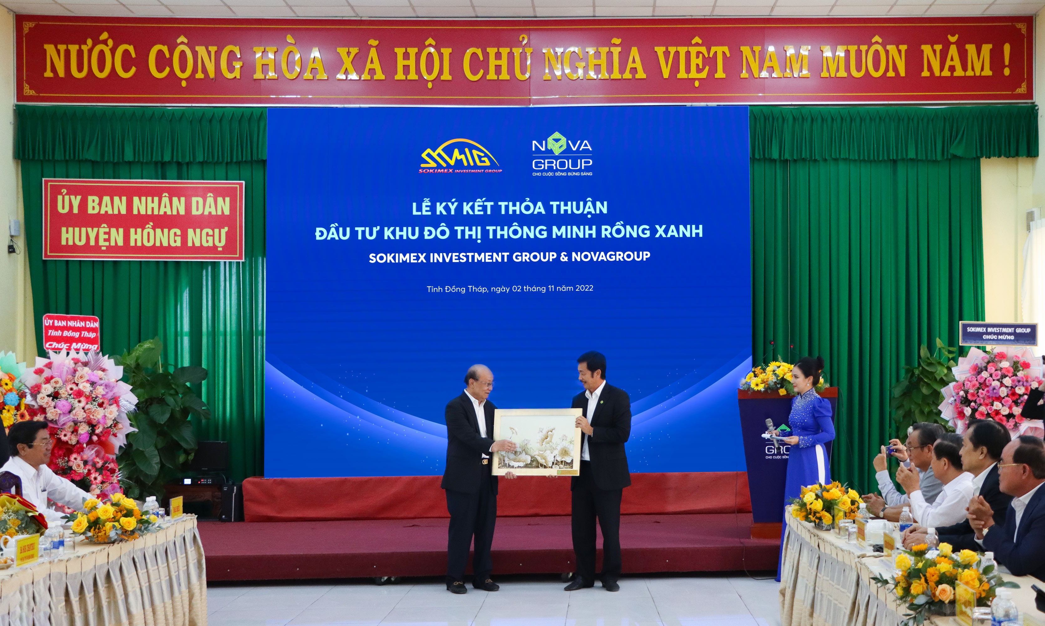 chu tich hdqt nha sang lap novagroup bui thanh nhon tang qua luu niem cho ong neak oknha sok kong chu tich tap doan sokimex chu tich hdqt nha sang lap novagroup bui thanh nhon tang qua luu niem cho ong neak oknha sok kong chu tich tap doan sokimex
