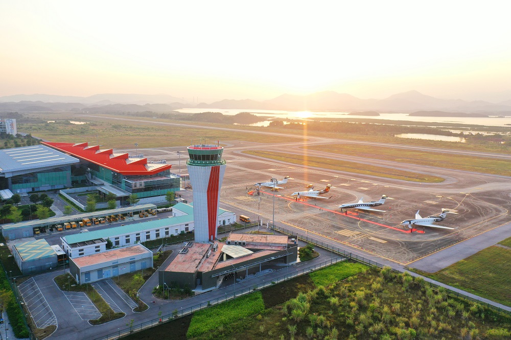toan canh trien lam cac may bay tai trien lam hang khong dau tien tai viet nam 1 10