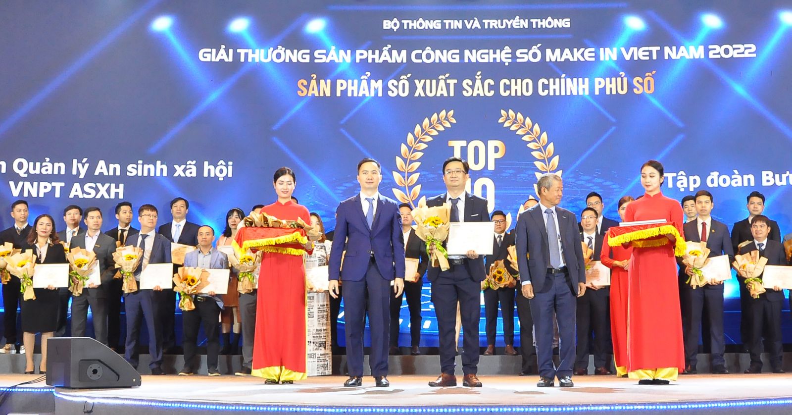 dai dien vnpt nhan giai thuong hang muc san pham so xuat sac cho chinh phu so danh cho giai phap vnpt asxh dai dien vnpt nhan giai thuong hang muc san pham so xuat sac cho chinh phu so danh cho giai phap vnpt asxh