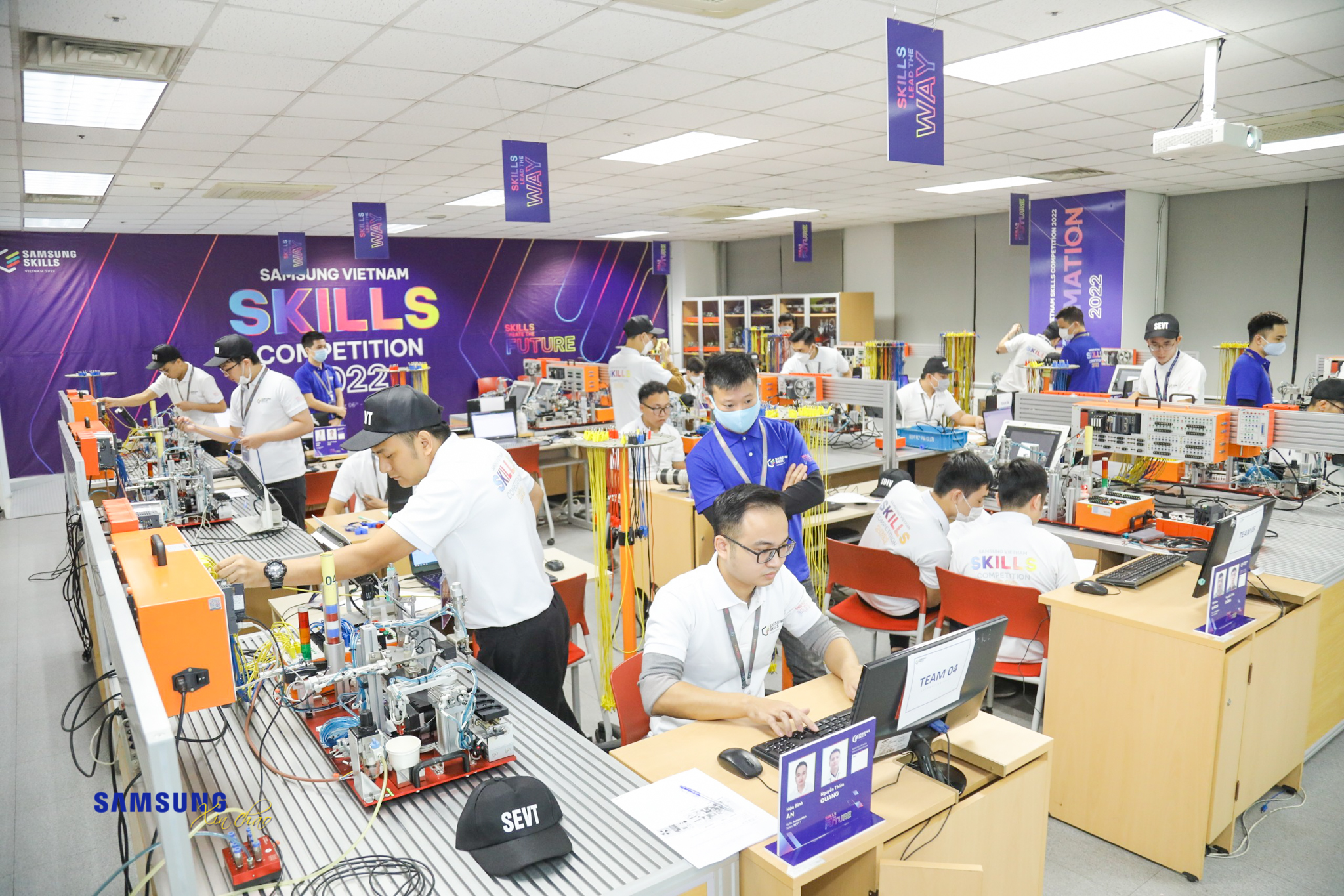 cac thi sinh dang tham gia thi ky nag tu dong hoa tai cuoc thi tay nghe samsung cac thi sinh dang tham gia thi ky nag tu dong hoa tai cuoc thi tay nghe samsung