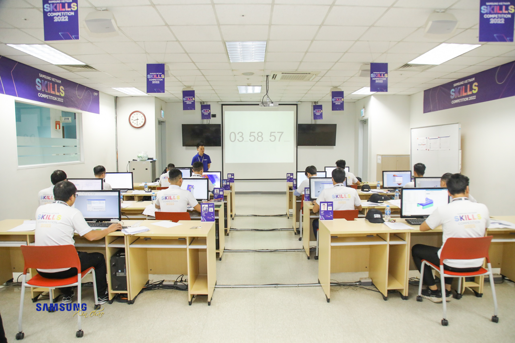 cac thi sinh dang tham gia thi ky nang thiet ke jig tai cuoc thi tay nghe samsun1 cac thi sinh dang tham gia thi ky nang thiet ke jig tai cuoc thi tay nghe samsun1