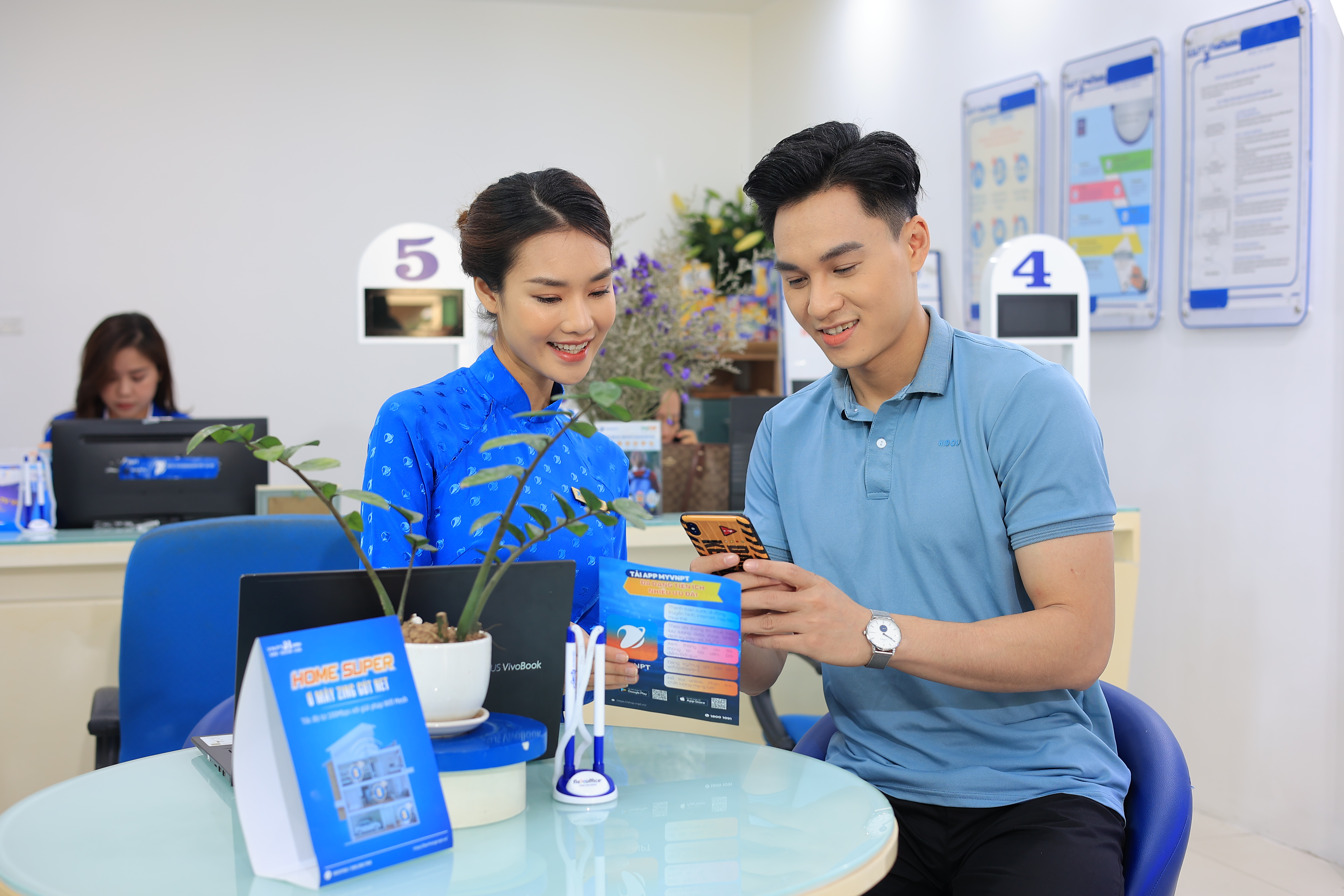 khach hang hao hung dang ky goi vo cuc cua vinaphone thue bao tra truoc de co ngay 5gb toc do cao khong gioi han dung luong toc do thuong