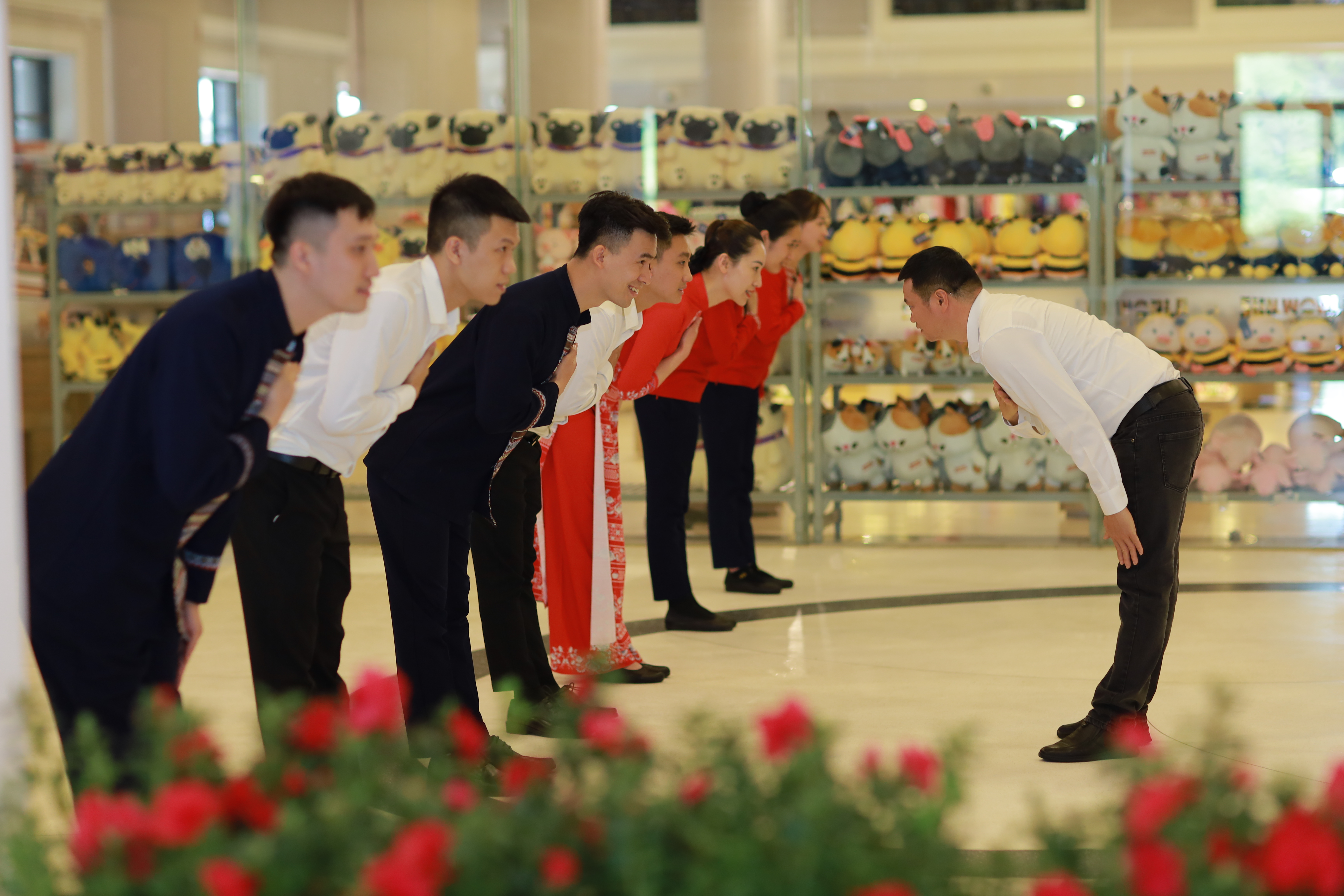 anh 2 cac cbnv sun world duoc dao tao tac phong va cach lam dich vu tu tamjpg