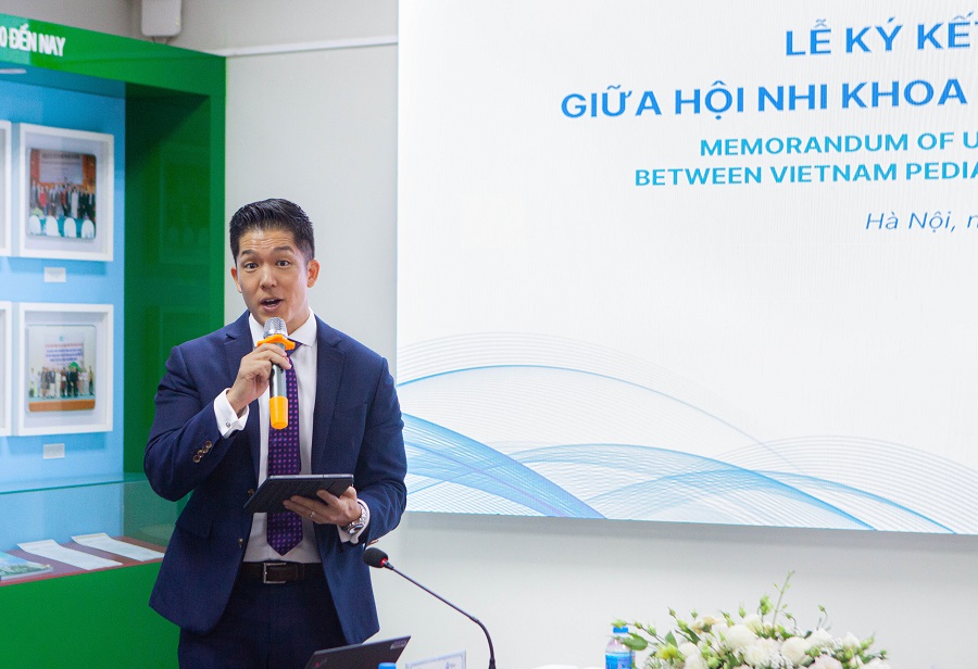 ong darrell oh tong giam doc pfizer viet nam phat bieu tai le ky ket