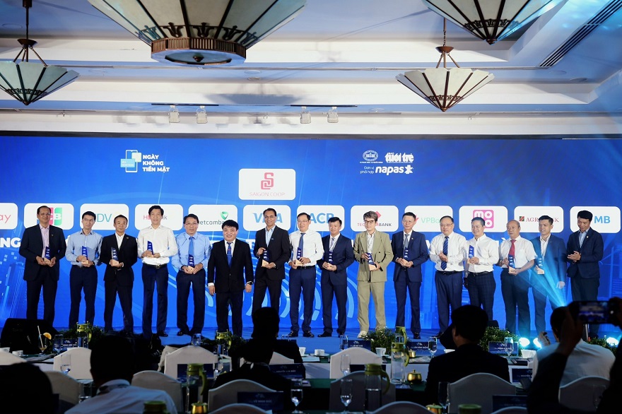 agribank dong hanh thuc day thanh toan khong dung tien mat