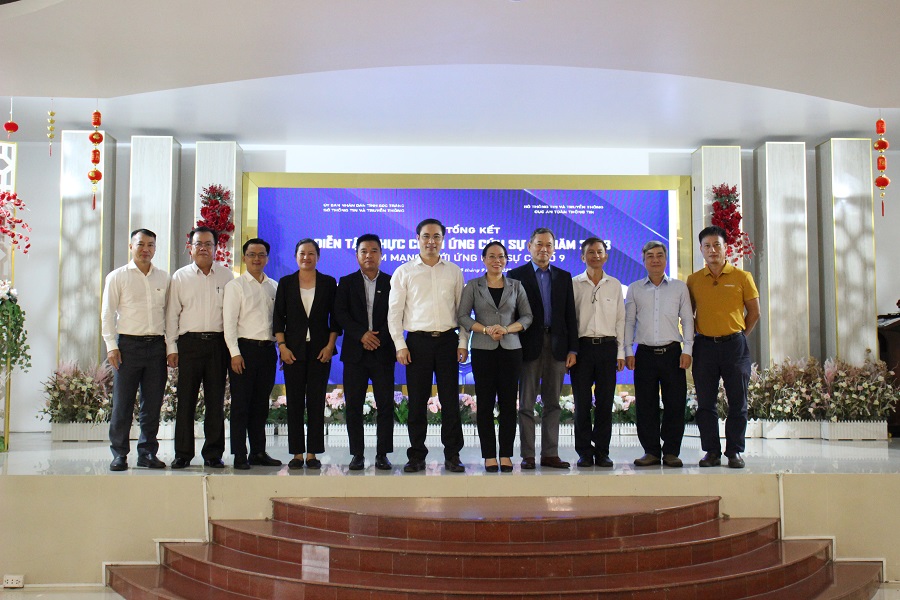 1 lanh dao bo tttt lanh dao tinh soc trang cung dai dien fpt is tong ket cac ket qua dat duoc sau qua trinh dien tap