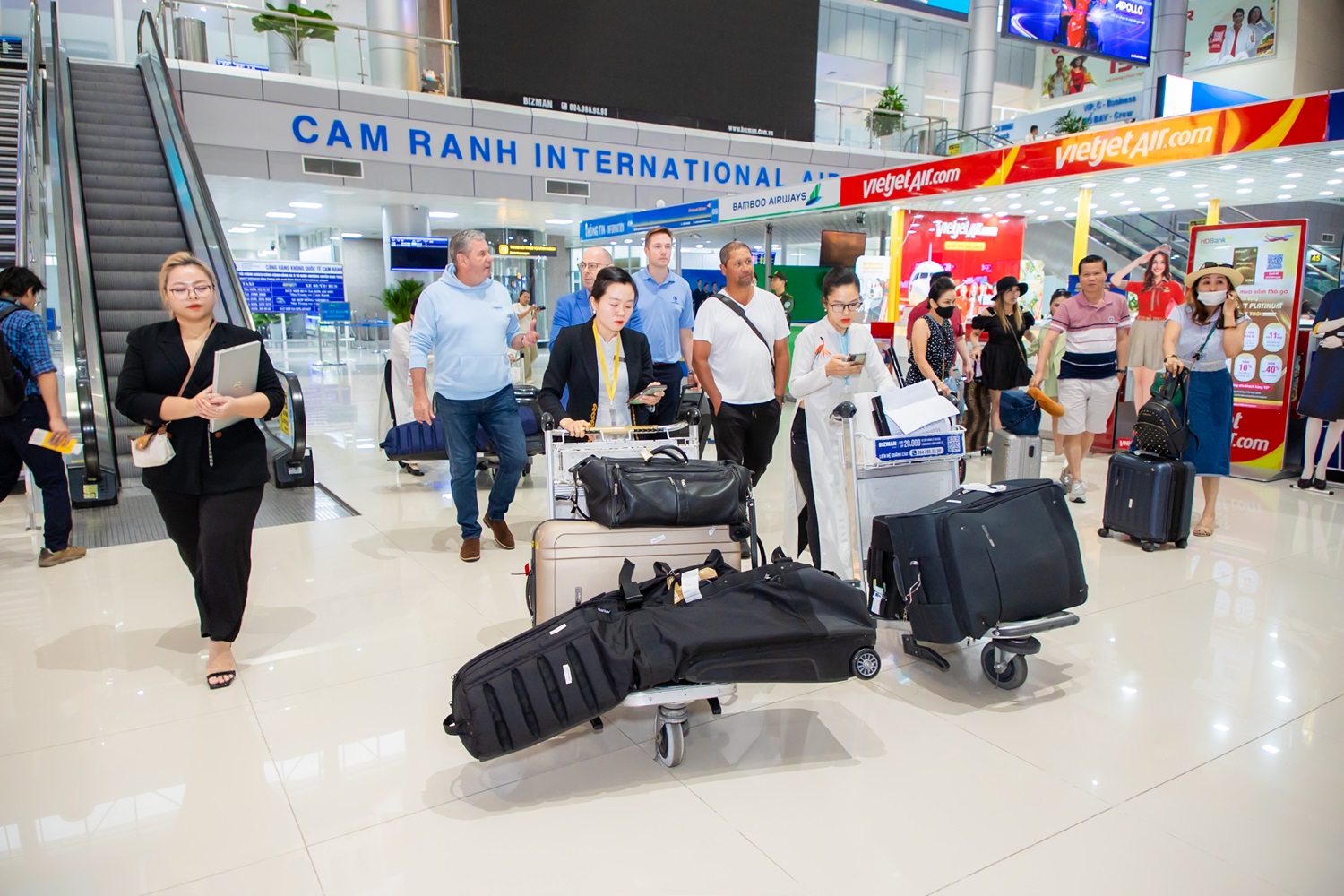 vpglgthuyen thoai golf den viet nama1