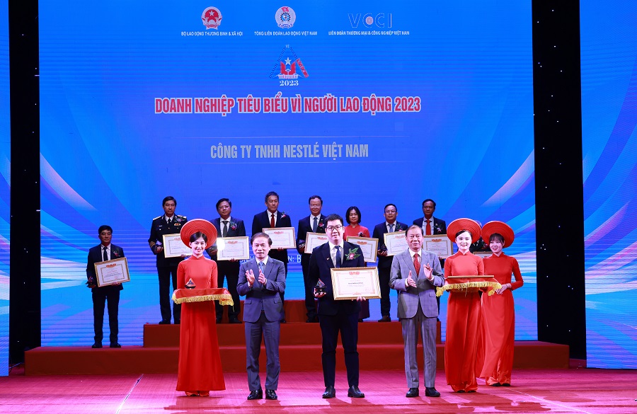 nam 2023 nestle viet nam da tiep tuc duoc vinh danh doanh nghiep tieu bieu vi nguoi lao dong