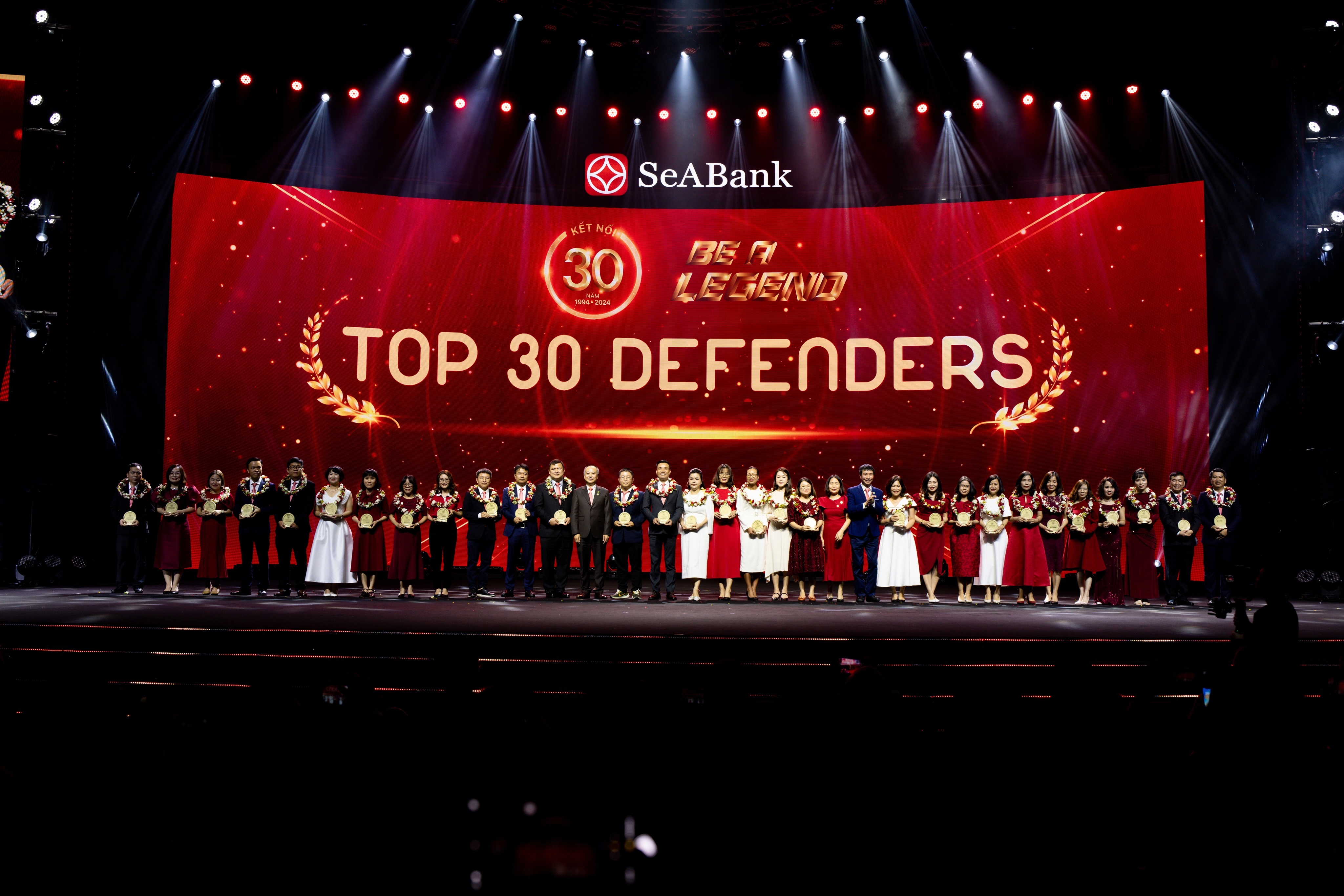 seabank vinh danh top 30 cbnv tai cac khoi ho tro co tham nien cong hien va thanh tich xuat sac