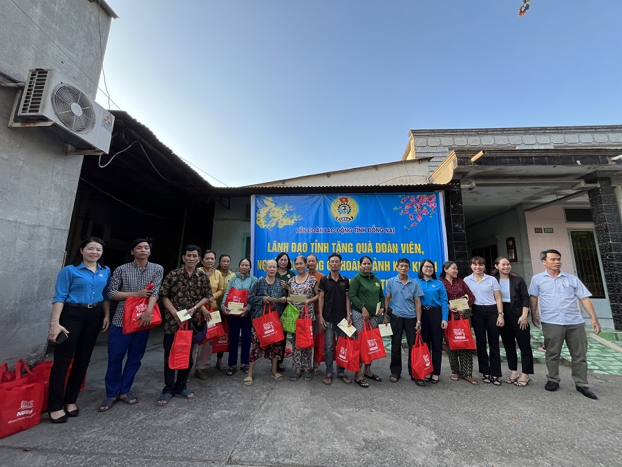 nestle viet nam dong hanh cung lien doan lao dong tinh dong nai tang 400 phan qua cho cong doan vien cong nhan co hoan canh kho khan 1