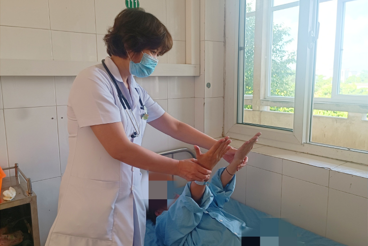 Sức khoẻ - Làm đẹp - Hít 100 quả bóng cười mỗi ngày, hệ thần kinh của cô gái 19 tuổi bị phá hủy